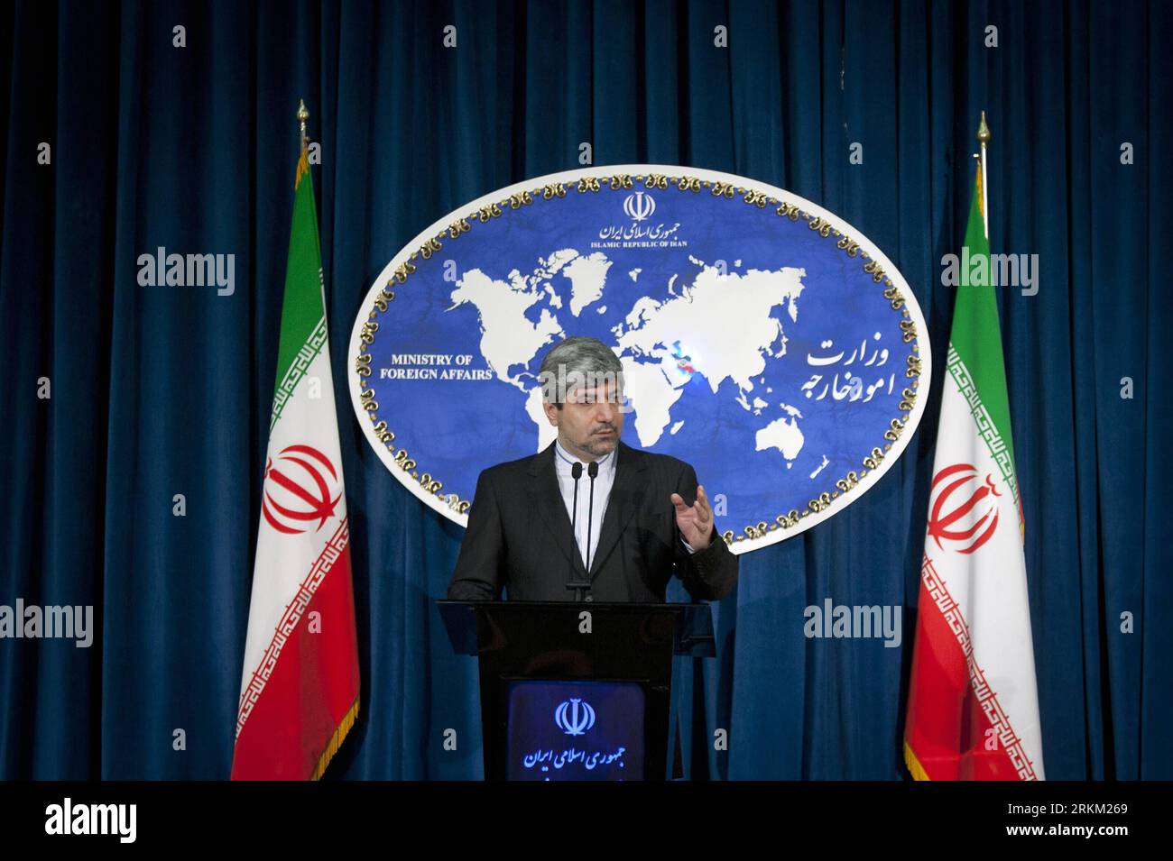 Bildnummer: 56386258  Datum: 22.11.2011  Copyright: imago/Xinhua (111122) -- TEHRAN, Nov. 22, 2011 (Xinhua) --Iranian Foreign Ministry spokesman Ramin Mehmanparast speaks during a press conference in Tehran, Iran, Nov. 22, 2011. Mehmanparast said on Tuesday that latest Western sanctions against the country aim at propagandistic and psychological war. (Xinhua/Ahmad Halabisaz) (srb) IRAN-TEHRAN-FOREIGN RELATION PUBLICATIONxNOTxINxCHN People Politik Porträt x0x xst premiumd 2011 quer      56386258 Date 22 11 2011 Copyright Imago XINHUA  TEHRAN Nov 22 2011 XINHUA Iranian Foreign Ministry spokesman Stock Photo