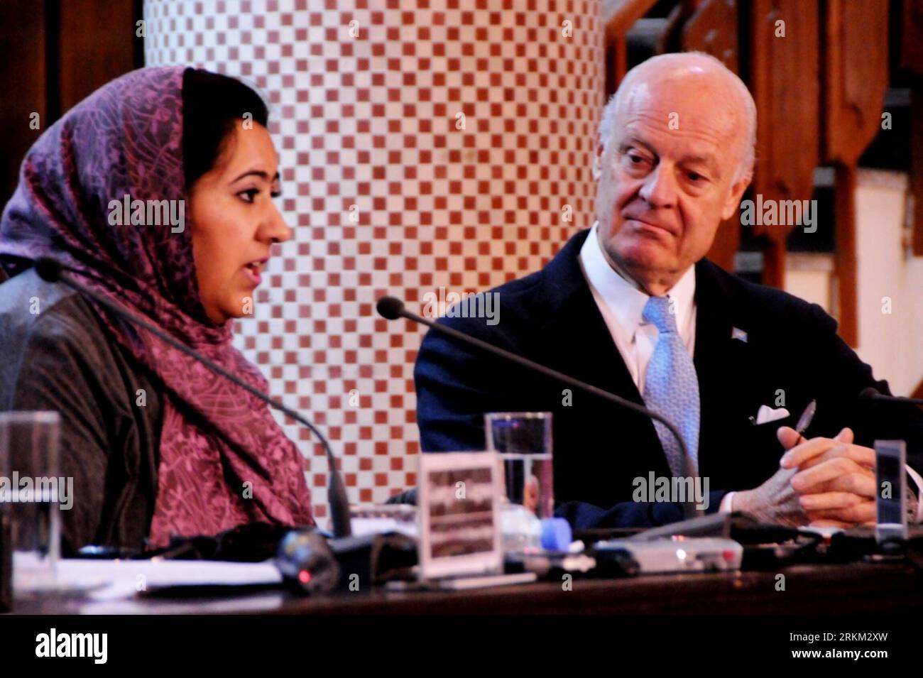 Bildnummer: 56413743  Datum: 23.11.2011  Copyright: imago/Xinhua (111123) -- KABUL, Nov. 23, 2011 (Xinhua) -- the United Nations special representative in Afghanistan Staffan de Mistura (R), and Samira Hamidi, head of Afghan women network, attend a news conference in Kabul, on Nov. 23, 2011. The UN mission in Afghanistan on Wednesday called on Afghan government to protect the women s rights and improve the implementation of law for Elimination of Violence against Women in the country. (Xinhua/Omid) (zjl) AFGHANISTAN-KABUL-UN PRESS CONFERENCE PUBLICATIONxNOTxINxCHN People Politik x0x xtm 2011 q Stock Photo