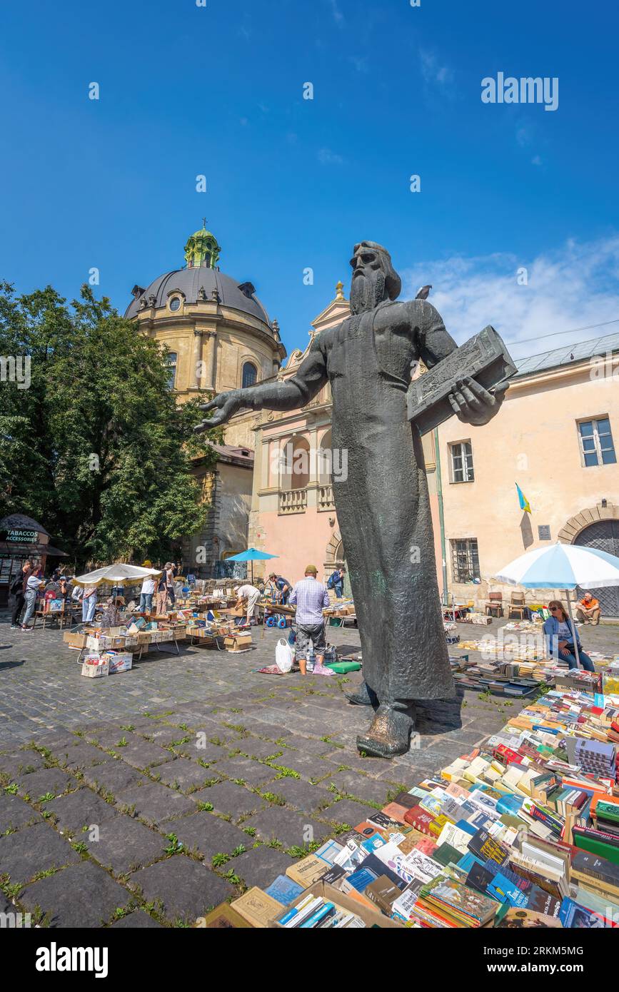 Ivan Fedorov Statue - Lviv, Ukraine Stock Photo - Alamy