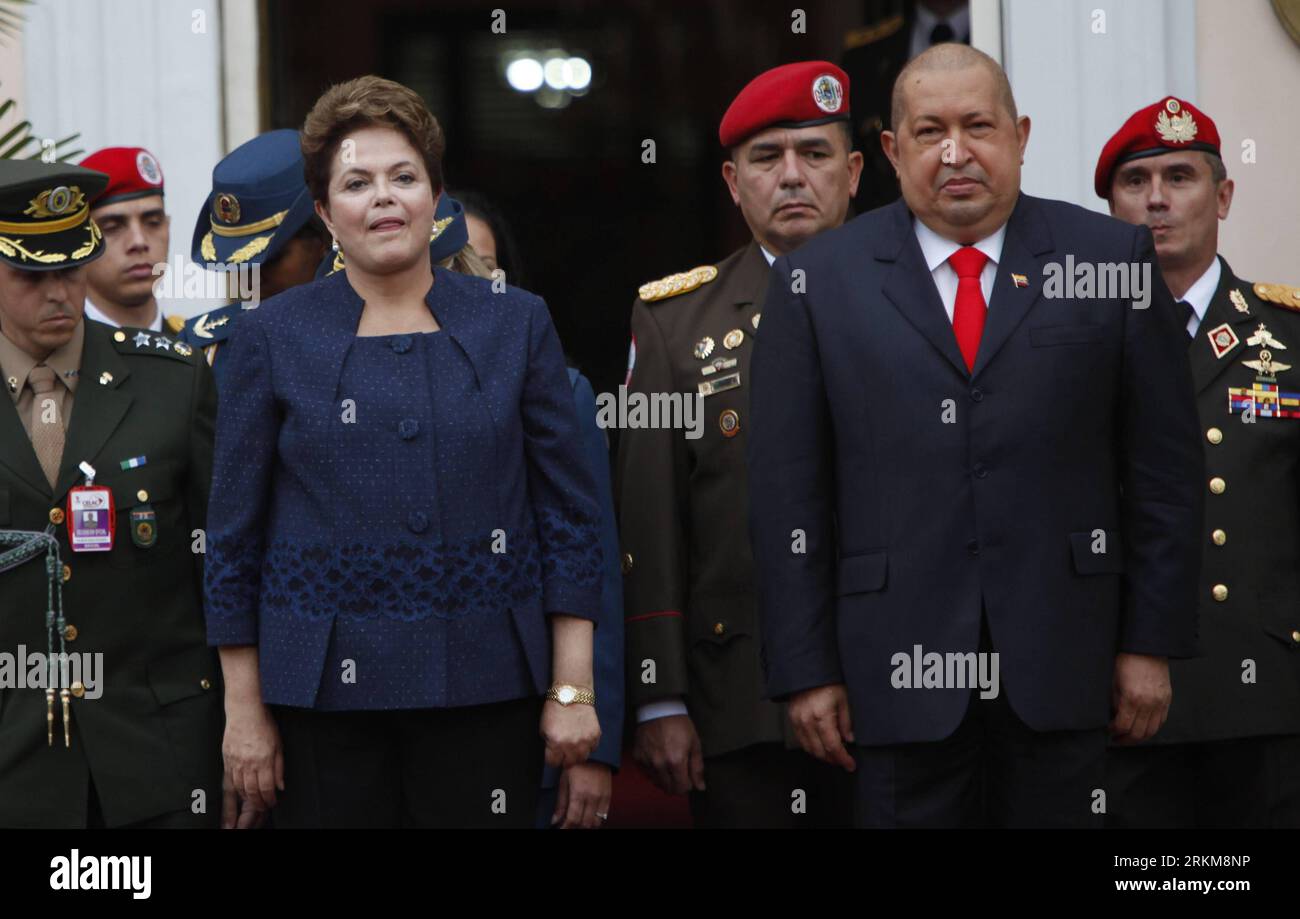 Bildnummer: 56542175  Datum: 01.12.2011  Copyright: imago/Xinhua (111202) -- CARACAS, Dec. 2, 2011 (Xinhua) -- Venezuelan President Hugo Chavez (R, front) and his counterpart Dilma Rousseff of Brazil pose before a bilateral meeting at the Miraflores Presidential Palace in Caracas, capital of Venezuela, on Dec. 1, 2011. (Xinhua/Juan Carlos Hernandez) VENEZUELA-CARACAS-ARGENTINA-REUNION PUBLICATIONxNOTxINxCHN People Politik x0x xtm 2011 quer premiumd      56542175 Date 01 12 2011 Copyright Imago XINHUA  Caracas DEC 2 2011 XINHUA Venezuelan President Hugo Chavez r Front and His Part Dilma Roussef Stock Photo