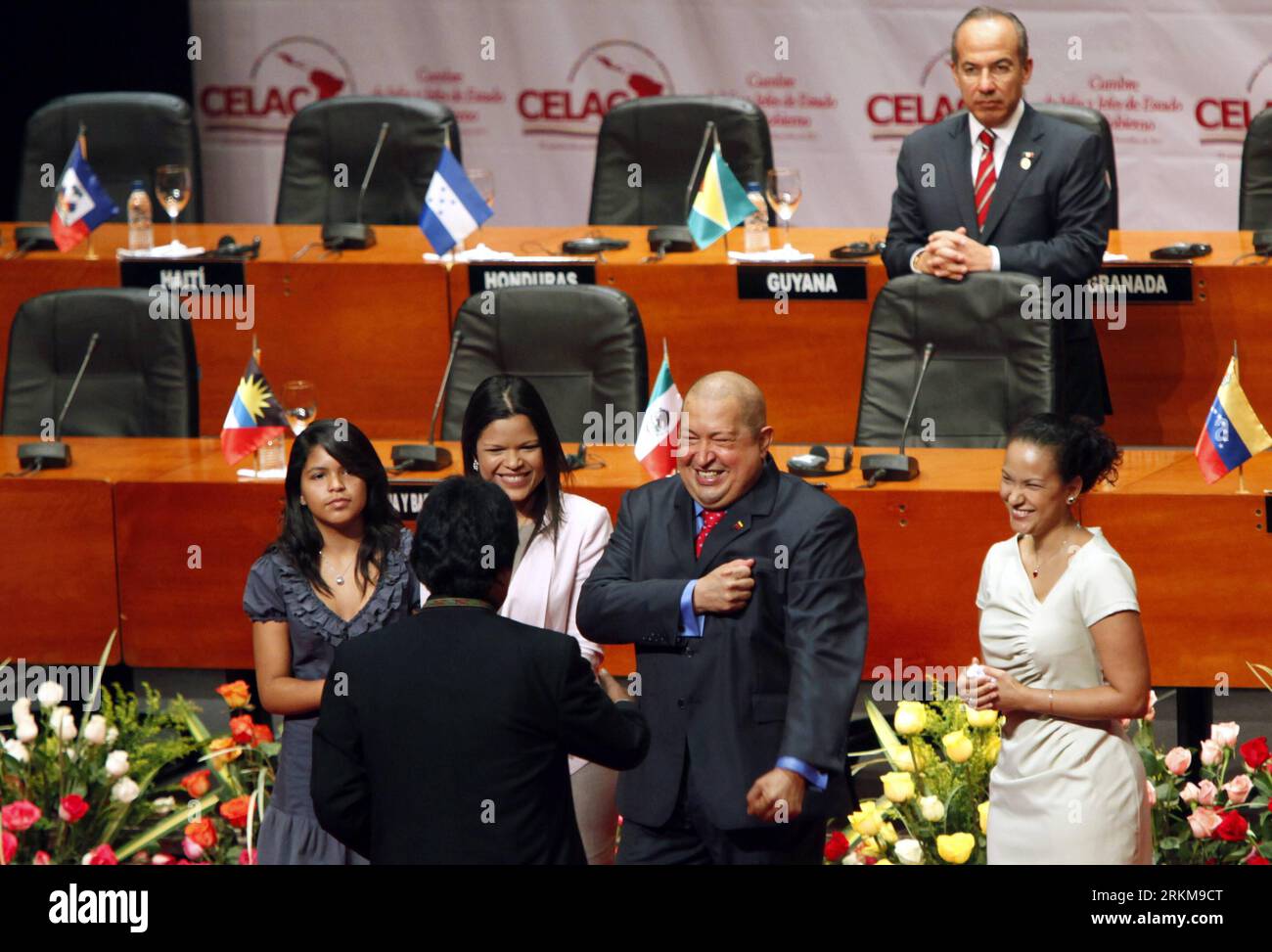Bildnummer: 56568022  Datum: 02.12.2011  Copyright: imago/Xinhua (111203) -- CARACAS, Dec. 3, 2011 (Xinhua) -- Venezuelan President Hugo Chavez (2nd R, front) greets his counterpart of Bolivia Evo Morales in the Latin American and Caribbean States (CELAC) Summit in Caracas, capital of Venezuela, on Dec. 2, 2011. (Xinhua/Juan Carlos Hernandez) (py) VENEZUELA-CARACAS-CELAC PUBLICATIONxNOTxINxCHN People Politik CELAC Gemeinschaft der Lateinamerikanischen und Karibischen Staaten xjh x0x premiumd 2011 quer      56568022 Date 02 12 2011 Copyright Imago XINHUA  Caracas DEC 3 2011 XINHUA Venezuelan Pr Stock Photo