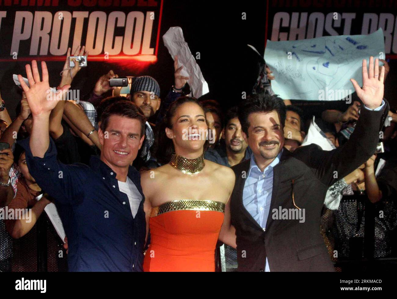 Bildnummer: 56623114  Datum: 04.12.2011  Copyright: imago/Xinhua (111205) -- Mumbai, Dec. 5, 2011 (Xinhua) -- Actor Tom Cruise (L) poses with co-actors Paula Patton (C) and Anil Kapoor before a special screening of their upcoming film Mission Impossible: Ghost Protocol in Mumbai, India on December 4, 2011.(Xinhua) (dtf) INDIA-ENTERTAINMENT-US-CRUISE PUBLICATIONxNOTxINxCHN People Entertainment Film x0x xst 2011 quer premiumd      56623114 Date 04 12 2011 Copyright Imago XINHUA  Mumbai DEC 5 2011 XINHUA Actor Tom Cruise l Poses With Co Actors Paula Patton C and Anil Kapoor Before a Special Scree Stock Photo