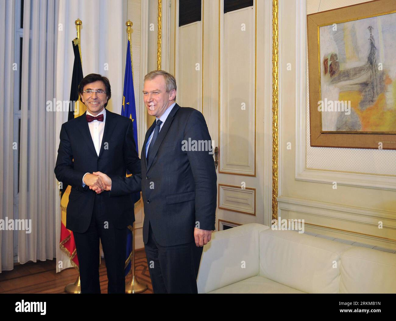 Bildnummer: 56651941  Datum: 06.12.2011  Copyright: imago/Xinhua (111206) -- BRUSSELS, Dec. 6, 2011 (Xinhua) -- Belgian new Prime Minister Elio Di Rupo (L) shakes hands with outgoing Prime Minister Yves Leterme at the Prime Minister s residence in Brussels, capital of Belgium, Dec. 6, 2011. The inauguration of the new government marked the ending of a record 18-months long political deadlock of Belgium. (Xinhua/Ye Pingfan) (ypf) BELGIUM-BRUSSELS-NEW GOVERNMENT PUBLICATIONxNOTxINxCHN People Politik neue Regierung Belgien x0x xtm 2011 quer      56651941 Date 06 12 2011 Copyright Imago XINHUA  Br Stock Photo