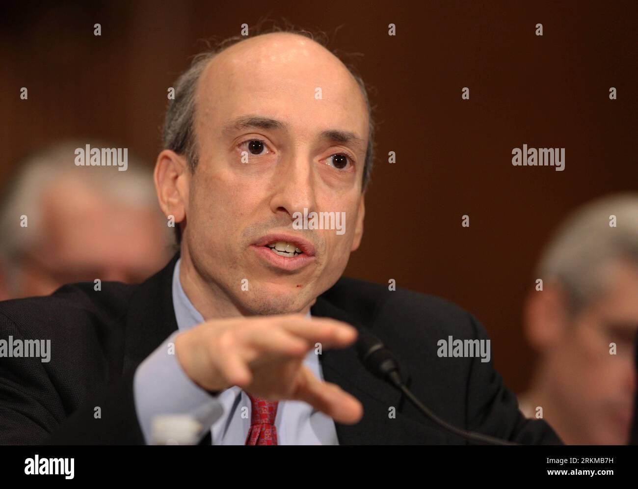 Bildnummer: 56657369  Datum: 06.12.2011  Copyright: imago/Xinhua (111206) -- WASHINGTON, Dec. 6, 2011 (Xinhua) -- Gary Gensler, chairman of the U.S. Futures Commodities Trading Commission (CFTC), speaks during a Senate Banking Committee hearing in Washington, D.C., the United States, Dec. 6, 2011. While the United States has made much progress in the implementation of the Dodd-Frank Act, there is still much work left to strengthen financial regulation after the world s largest economy was hit seriously by the financial crisis, said U.S. financial regulators on Tuesday. (Xinhua/Fang Zhe) US-WAS Stock Photo