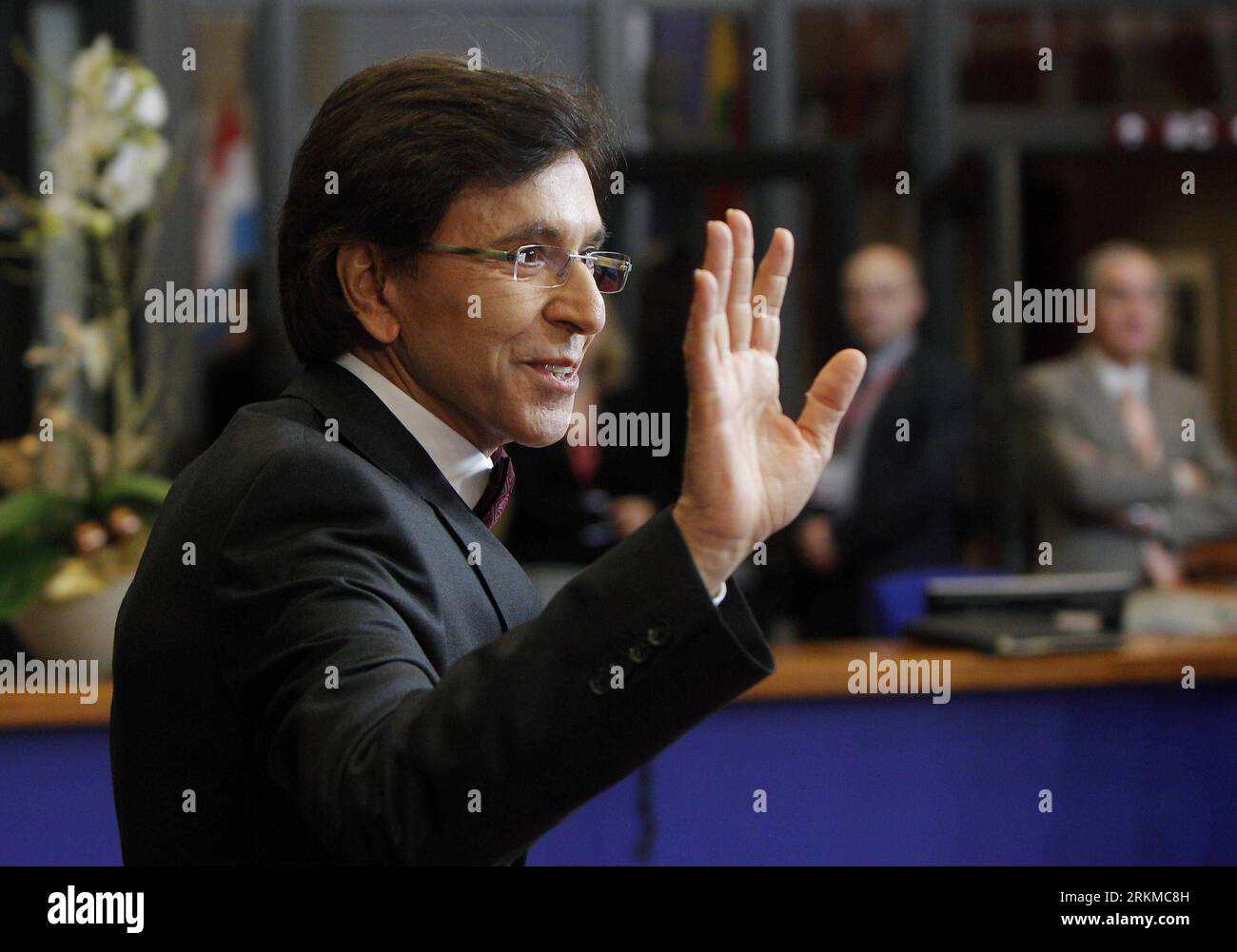 Bildnummer: 56675486  Datum: 08.12.2011  Copyright: imago/Xinhua (111208) -- BRUSSELS, Dec. 8, 2011 (Xinhua) -- Belgian Prime Minister Elio Di Rupo arrives for the EU summit at the EU headquarters in Brussels, capital of Belgium on Dec. 8, 2011. EU leaders gather in Brussels on Thursday and Friday for an EU summit to discuss crucial treaty changes, strengthening tougher fiscal disciplines and an early introduction of the European Stability Mechanism (ESM). (Xinhua/Zhou Lei) (yt) BELGIUM-BRUSSELS-EU-SUMMIT PUBLICATIONxNOTxINxCHN People Politik Euro Gipfel Eurogipfel Rettungsgipfel Ankunft xjh x Stock Photo
