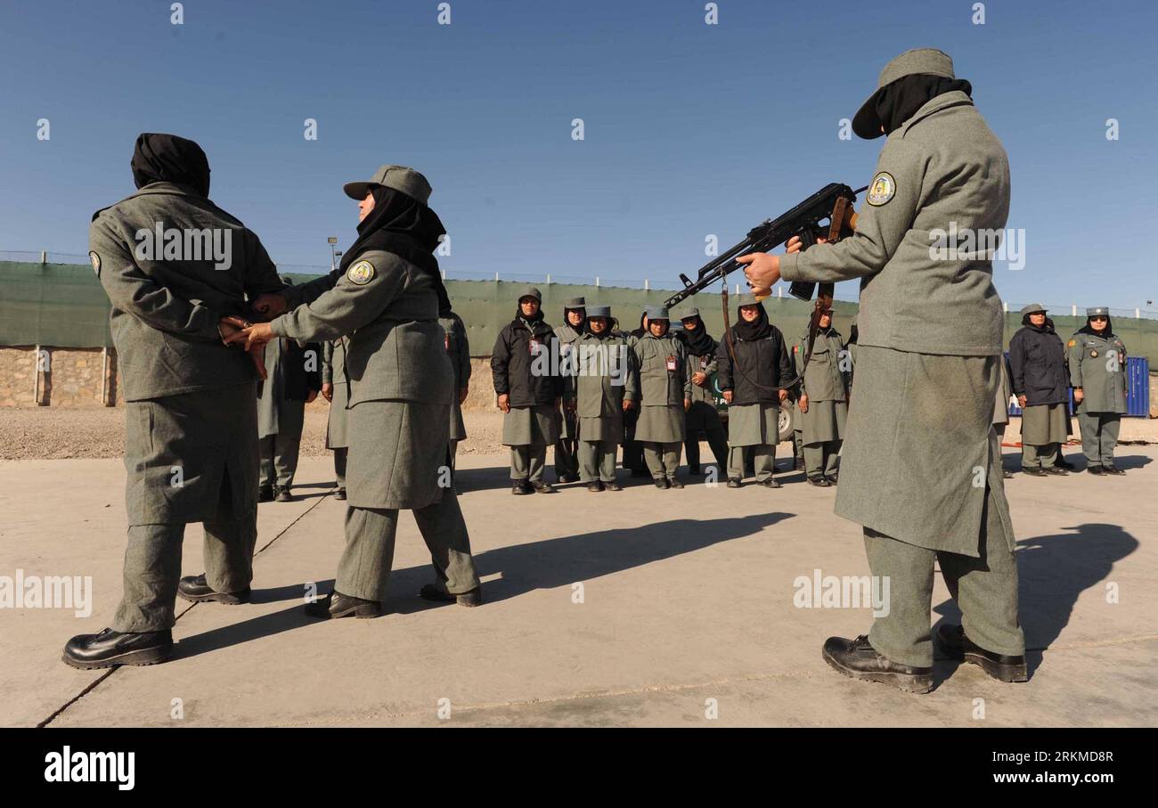 Bildnummer: 56683259 Datum: 10.12.2011 Copyright: imago/Xinhua (111210) -- HERAT, Dec. 10, 2011 (Xinhua) -- Afghan policewomen take part in the military training at a training center in Herat province, west of Kabul, Bildnummer: 56683259 Datum: 10.12.2011 Copyright: imago/Xinhua (111210) -- HERAT, Dec. 10, 2011 (Xinhua) -- Afghan policewomen take part in the military training at a training center in Herat province, west of Kabul,