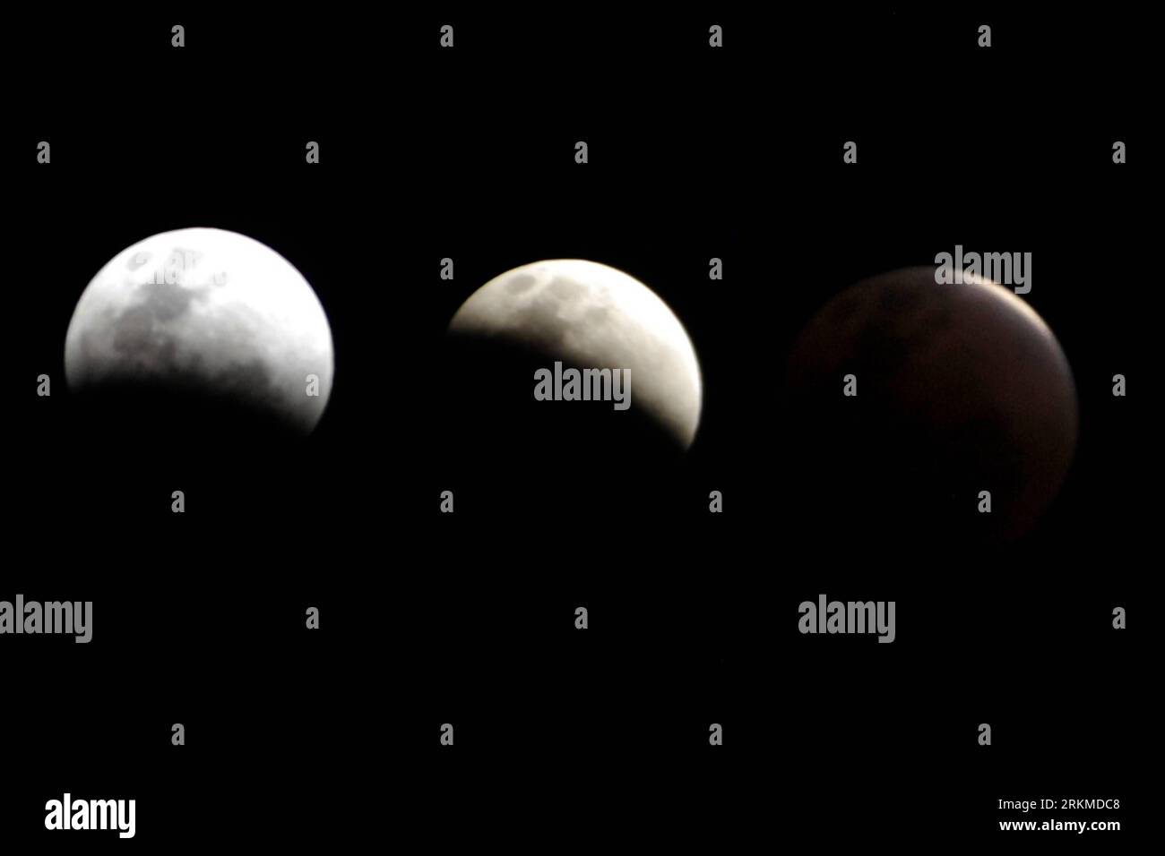 Bildnummer: 56683483  Datum: 10.12.2011  Copyright: imago/Xinhua (111211) -- KOTA KINABALU (MALAYSIA), Dec. 11, 2011 (Xinhua) -- Combo photo taken on Dec. 10 shows Lunar eclipse in Kota Kinabalu, Sabah, Malaysia. (Xinhua) (lr) MALAYSIA-KOTA KINABALU-LUNAR ECLIPSE PUBLICATIONxNOTxINxCHN Gesellschaft Mond totale Mondfinsternis x0x xst premiumd 2011 quer      56683483 Date 10 12 2011 Copyright Imago XINHUA  Kota Kinabalu Malaysia DEC 11 2011 XINHUA Combo Photo Taken ON DEC 10 Shows Lunar Eclipse in Kota Kinabalu Sabah Malaysia XINHUA LR Malaysia Kota Kinabalu Lunar Eclipse PUBLICATIONxNOTxINxCHN Stock Photo