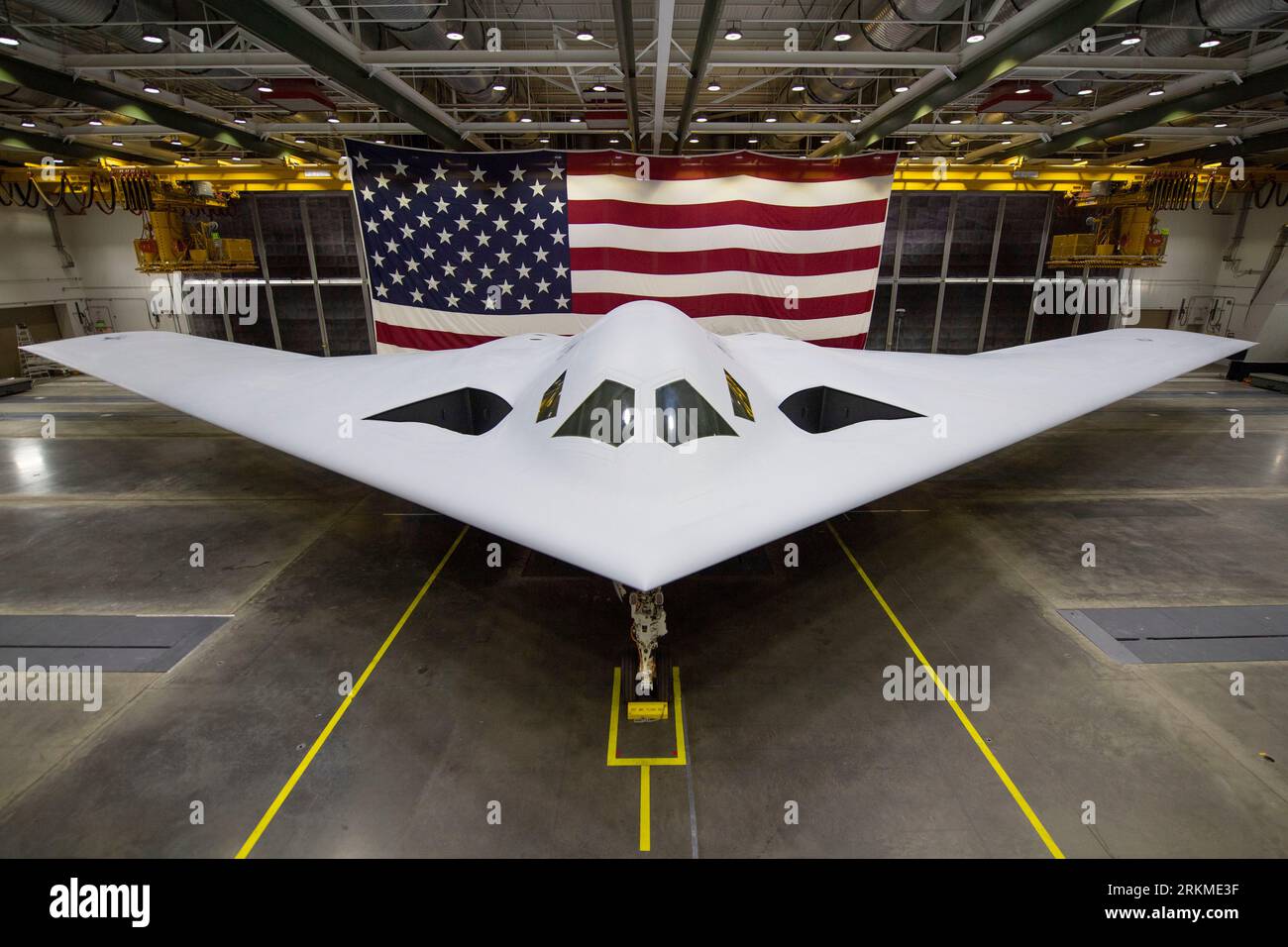 Palmdale, United States. 28 November, 2022. The U.S. Air Force B-21 Raider stealth strategic bomber aircraft in a hangar at Plant 42, before the unveiling ceremony at Edwards Air Force Base, November 28, 2022 in Palmdale, California.  Credit: USAF/U.S. Air Force Photo/Alamy Live News Stock Photo