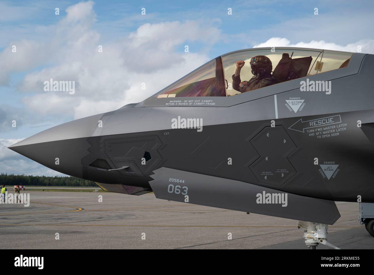 Moose Creek, United States. 23 August, 2023. Royal Australian Air Force Flt. Lt. Cale Burns signals to ground crew in his F-35A Lightning II stealth fighter aircraft before taking off for exercise Red Flag-Alaska 23-3 at Eielson Air Force Base, August 23, 2023 in Moose Creek, Alaska, USA.  Credit: SrA Megan Estrada/U.S. Air Force/Alamy Live News Stock Photo