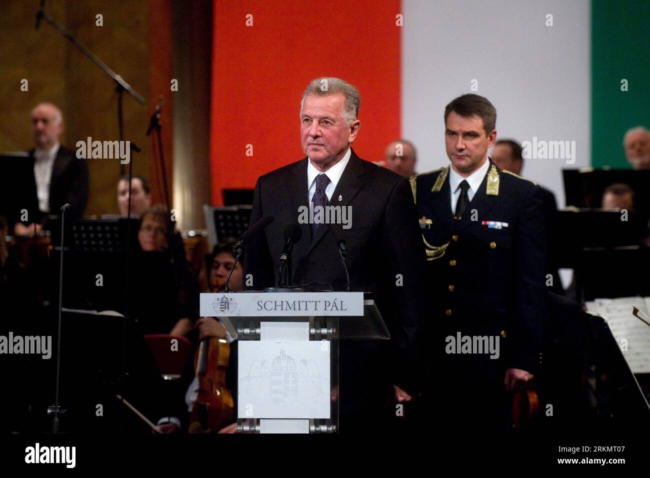 (120103) -- BUDAPEST, Jan. 3, 2012 (Xinhua) -- Hungarian President Pal Schmitt speaks during a gala ceremony in honor of the country s new constitution at the State Opera House in Budapest Jan. 2, 2012. Meanwhile, tens of thousands of people on Monday protested against the new constitution, which came into force on Jan. 1. (Xinhua/Peter Kollanyi) (ctt) HUNGARY-BUDAPEST-NEW CONSTITUTION PUBLICATIONxNOTxINxCHN   120103 Budapest Jan 3 2012 XINHUA Hungarian President Pal Schmitt Speaks during a Gala Ceremony in HONOR of The Country S New Constitution AT The State Opera House in Budapest Jan 2 2012 Stock Photo
