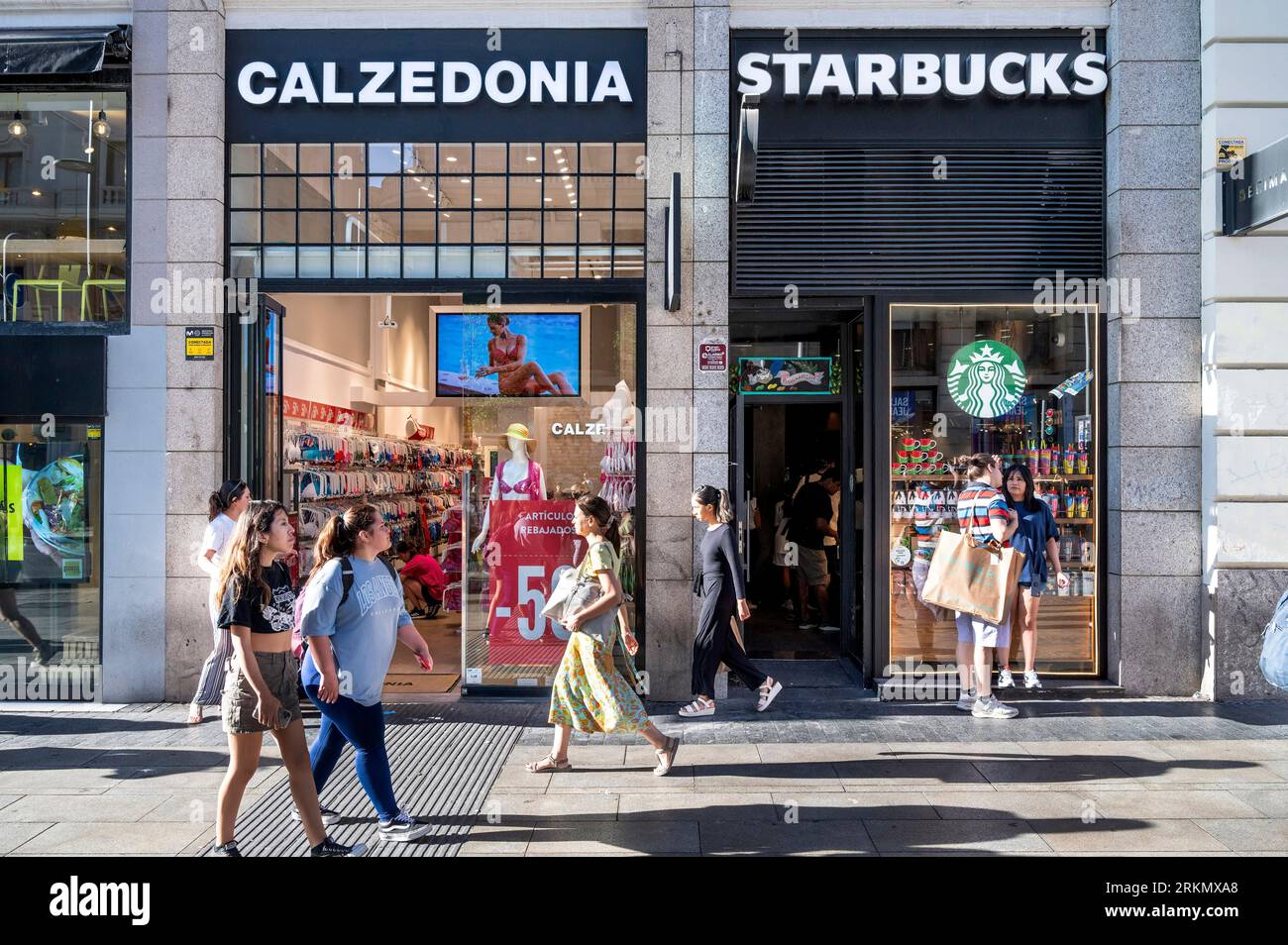 Starbucks coffee sign hi-res stock photography and images - Page 35 - Alamy