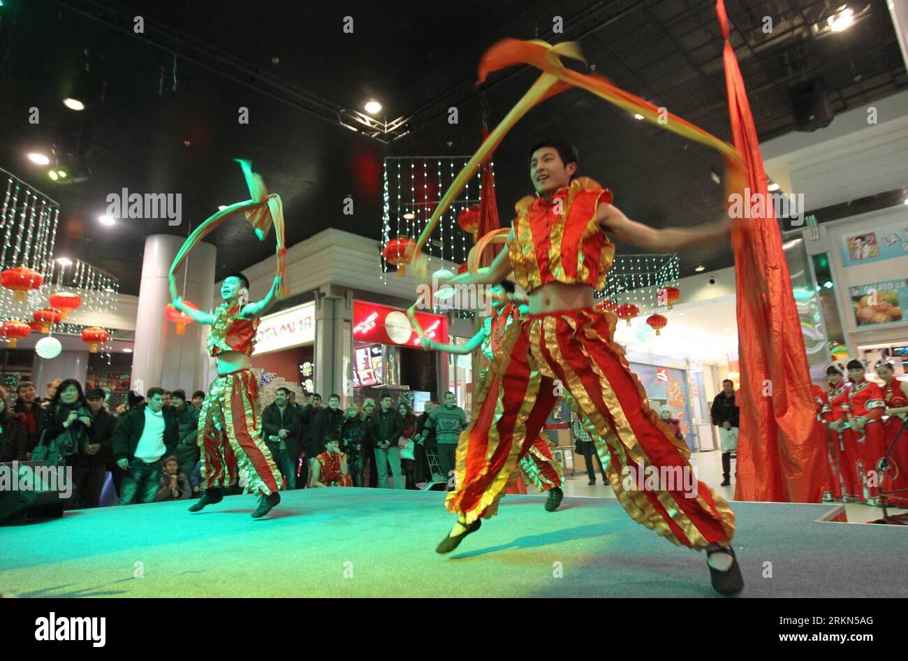 Traditional chinese clothes dragon hi-res stock photography and