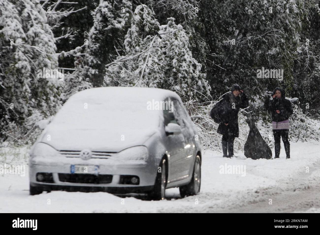 送料無料 百貨店 date snow Under hi-res Alamy - images and photography stock 小物