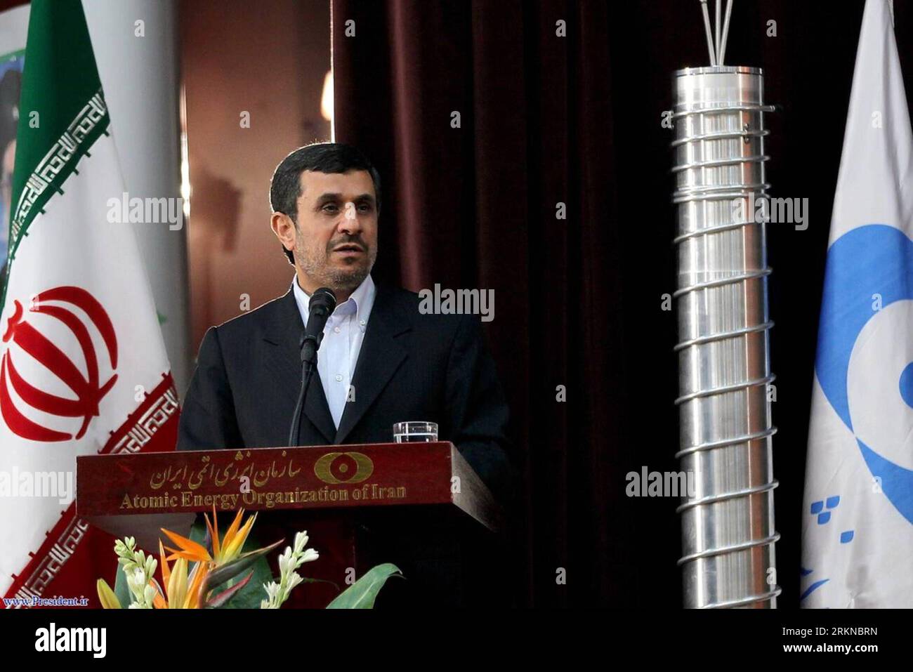 Bildnummer: 57076891  Datum: 15.02.2012  Copyright: imago/Xinhua (120215)-- TEHRAN, Feb. 15, 2012 (Xinhua) -- Iranian President Mahmoud Ahmadinejad speaks during an unveiling ceremony of a new generation of centrifuge for uranium enrichment in Tehran, Iran, Feb. 15, 2012. In the ceremony, Ahmadinejad, symbolically, fed a home-made fuel rod made out of 20-percent enriched uranium into the core of Tehran Research Reactor. (Xinhua/Official Website of the Iranian President) IRAN-TEHRAN-NUCLEAR-AHMADINEJAD PUBLICATIONxNOTxINxCHN People Politik AKW Zentrifuge Nukleartechnik Atomprogramm Atomstreit p Stock Photo