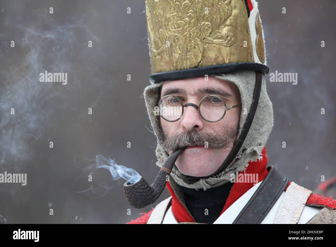 Bildnummer: 57102447  Datum: 23.02.2012  Copyright: imago/Xinhua (120223) -- ST. PETERSBURG, Feb. 23, 2012 (Xinhua) -- A performer attends the reenactment of battles during celebration of Defenders of the Fatherland Day in St. Petersburg, Russia, Feb. 23, 2012. (Xinhua/Lu Jinbo) (zx) RUSSIA-ST. PETERSBURG-DEFENDERS OF THE FATHERLAND DAY-REENACTMENT PUBLICATIONxNOTxINxCHN Gesellschaft Kultur Tag der Verteidiger des Vaterlandes Theater russische Geschichte Theater xda x0x premiumd 2012 quer      57102447 Date 23 02 2012 Copyright Imago XINHUA  St Petersburg Feb 23 2012 XINHUA a Performer Attends Stock Photo