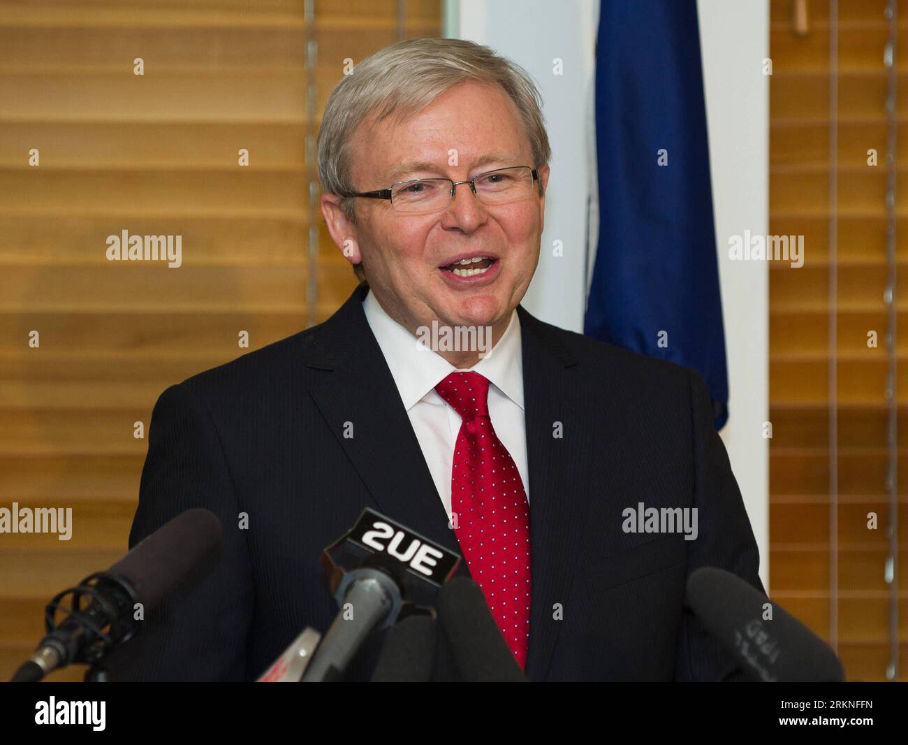 Bildnummer: 57111415  Datum: 26.02.2012  Copyright: imago/Xinhua (120227) -- CANBERRA, Feb. 27, 2012 (Xinhua) -- Former Prime Minister and Foreign Minister Kevin Rudd speaks at a press conference after Australian Prime Minister Julia Gillard wins the Labor ballot vote in Canberra, Australia, Feb. 27, 2012. Kevin Rudd said here Monday he congratulated current leader of the ruling Labor party Julia Gillard on her strong win and he bore no grudges. (Xinhua/Bai Xue) (zyw) AUSTRALIA-CANBERRA-LABOR CAUCUS PUBLICATIONxNOTxINxCHN PEople Politik premiumd xsp x0x 2012 quer      57111415 Date 26 02 2012 Stock Photo