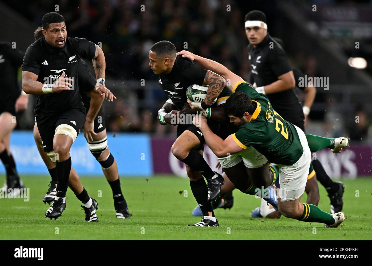 Twickenham, United Kingdom. 25th Aug, 2023. New Zealand V South Africa 2023 Rugby World Cup warm up match for the Qatar Airways Cup. Twickenham Stadium. Twickenham. Aaron Smith (New Zealand) is tackled by Marco van Staden (South Africa) during the New Zealand V South Africa 2023 Rugby World Cup warm up match for the Qatar Airways Cup. Credit: Sport In Pictures/Alamy Live News Stock Photo