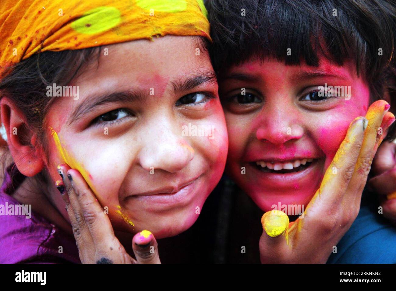 Daub Color Pakistan hindu girls hi-res stock photography and images - Alamy