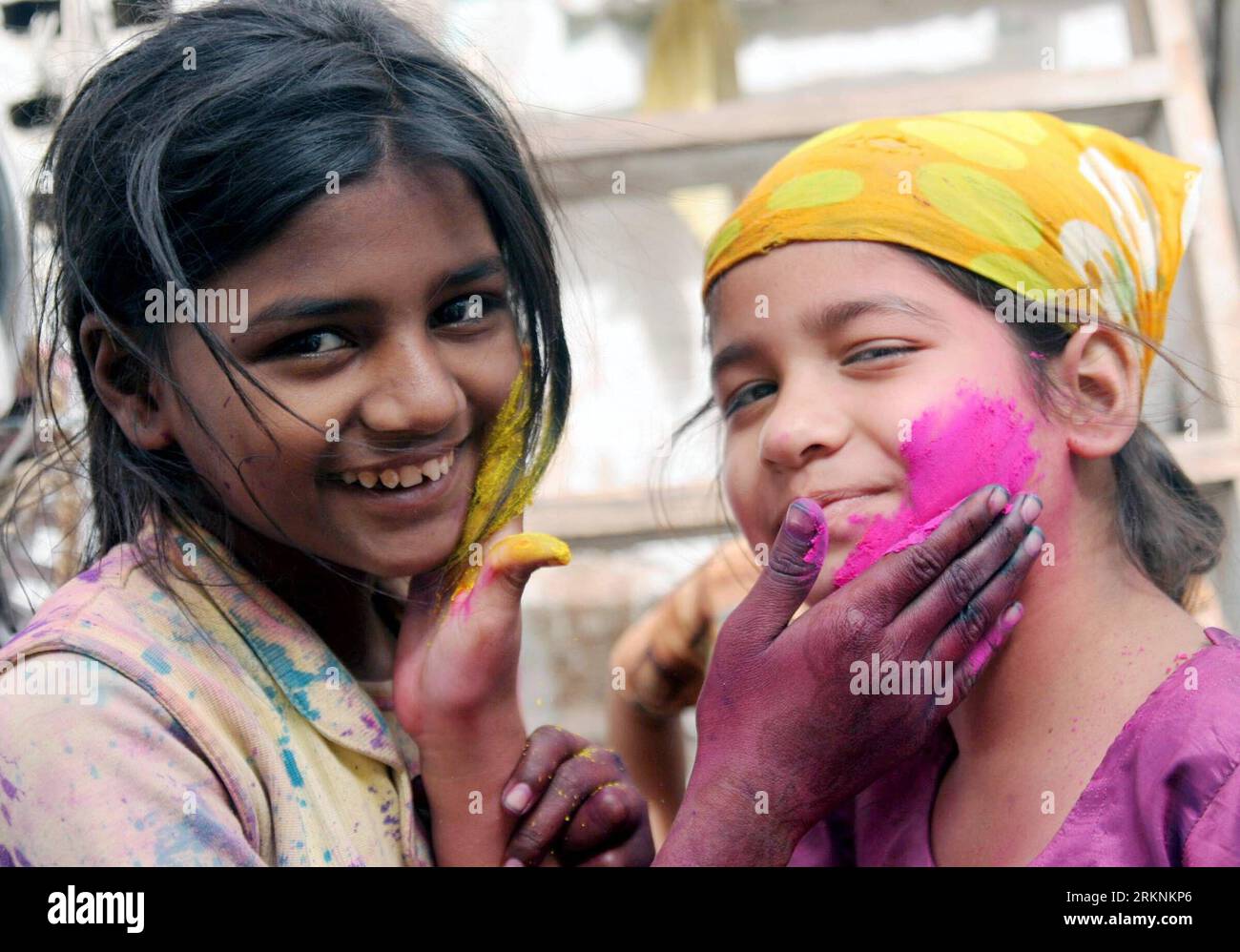 Daub Color Pakistan hindu girls hi-res stock photography and images - Alamy