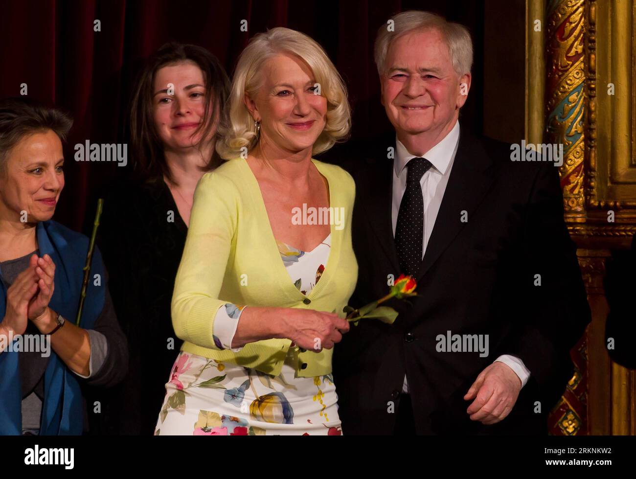 Bildnummer: 57287068  Datum: 07.03.2012  Copyright: imago/Xinhua (120308) -- BUDAPEST, March 8, 2012 (Xinhua) -- British actress Helen Mirren (L) and Hungarian director Istvan Szabo (R) attend the premiere of The Door in Budapest, Hungary, March 7, 2012. The Door is the latest film from Academy Award-winning Hungarian director Istvan Szabo, portraying an evolving relationship between two women, a writer played by German actress Martina Gedeck and Mirren s character, an elderly housekeeper. (Xinhua/Attila Volgyi) (dzl) HUNGARY-BUDAPEST-FILM-HELEN MIRREN PUBLICATIONxNOTxINxCHN Entertainment Peop Stock Photo