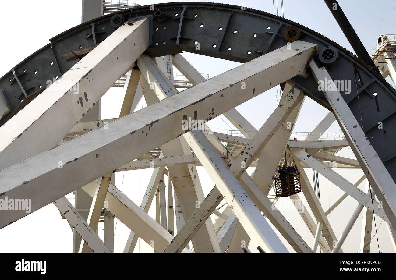Bildnummer: 57372782  Datum: 12.03.2012  Copyright: imago/Xinhua (120312) -- SHANGHAI, March 12, 2012 (Xinhua) -- Two workers build the radio telescope in Shanghai, east China,March 12, 2012. The 65-meter-diameter telescope, a form of directional radio antenna used in radio astronomy, will be used in tracking and collecting data from satellites and space probes including Chinese astronomical projects like Chang e lunar probe, YH-1 Mars exploration and other deep space explorations. The antenna structure of the telescope is scheduled to be finished by September 2012 and the facility is set to b Stock Photo