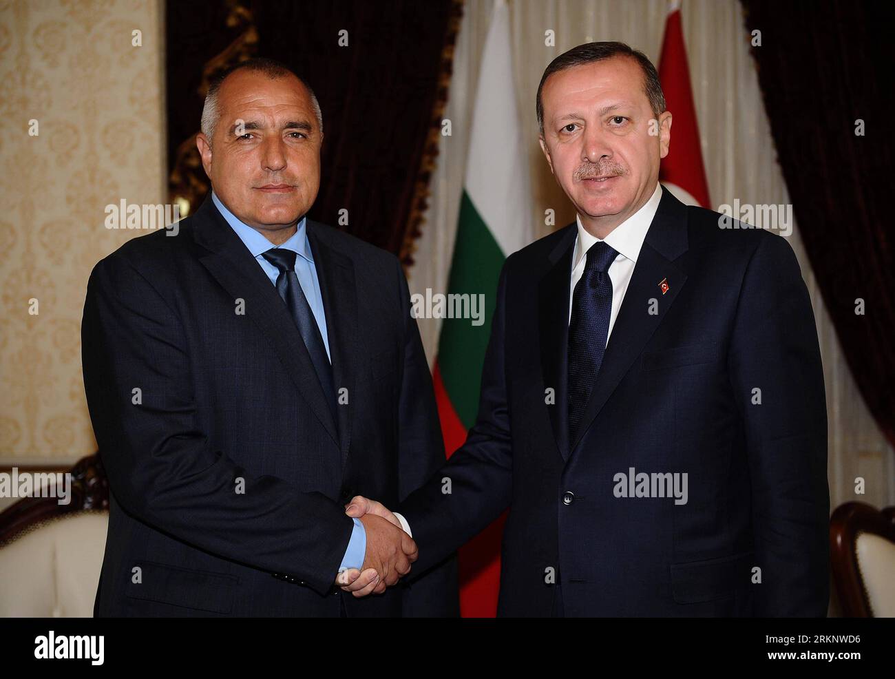 Bildnummer: 57559313  Datum: 20.03.2012  Copyright: imago/Xinhua (120320) -- ANKARA, March 20, 2012 (Xinhua) -- Turkey s Prime Minister Tayyip Erdogan (R) shakes hands with his Bulgarian counterpart Boiko Borisov in Ankara, Turkey, March 20, 2012. (Xinhua/Anadolu) TURKEY-BULGARIA-PM-VISIT PUBLICATIONxNOTxINxCHN People Politik xjh x0x premiumd 2012 quer      57559313 Date 20 03 2012 Copyright Imago XINHUA  Ankara March 20 2012 XINHUA Turkey S Prime Ministers Tayyip Erdogan r Shakes Hands With His Bulgarian Part Boiko Borisov in Ankara Turkey March 20 2012 XINHUA Anadolu Turkey Bulgaria PM Visit Stock Photo