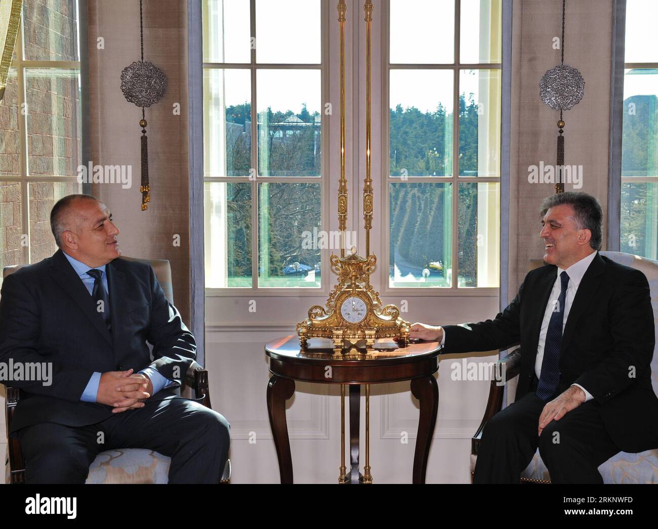 Bildnummer: 57559305  Datum: 20.03.2012  Copyright: imago/Xinhua (120320) -- ANKARA, March 20, 2012 (Xinhua) -- Turkey s President Abdullah Gul (R) meets with visiting Bulgarian Prime Minister Boiko Borisov in Ankara, Turkey, March 20, 2012. (Xinhua) TURKEY-BULGARIA-PM-VISIT PUBLICATIONxNOTxINxCHN People Politik xjh x0x premiumd 2012 quer      57559305 Date 20 03 2012 Copyright Imago XINHUA  Ankara March 20 2012 XINHUA Turkey S President Abdullah GUL r Meets With Visiting Bulgarian Prime Ministers Boiko Borisov in Ankara Turkey March 20 2012 XINHUA Turkey Bulgaria PM Visit PUBLICATIONxNOTxINxC Stock Photo