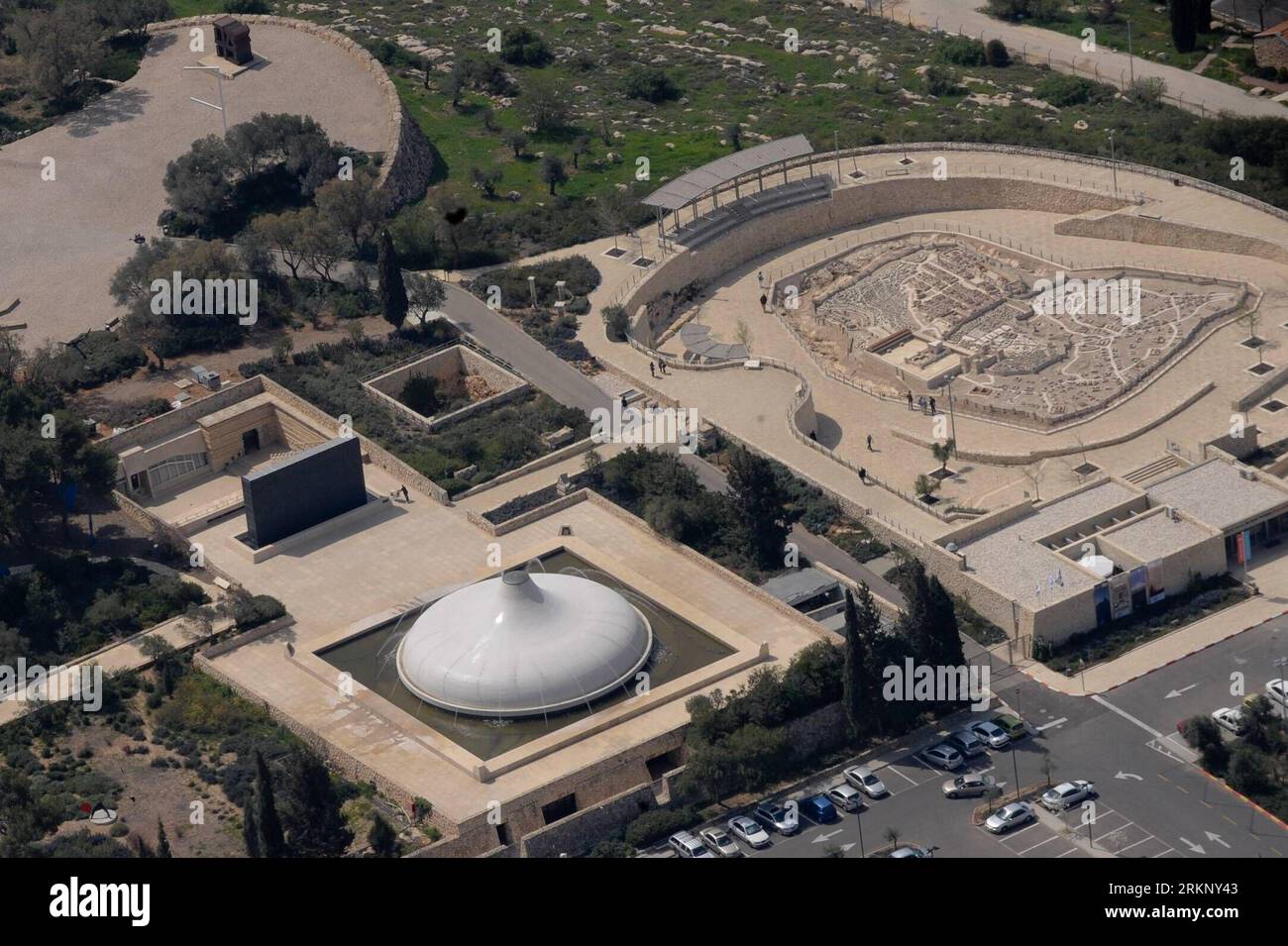 Bildnummer: 57690412  Datum: 27.03.2012  Copyright: imago/Xinhua (120326)-- JERUSALEM, March 26, 2012 (Xinhua) -- Photo taken on March 26, 2012 shows the bird s-eye view of the old city of Jerusalem. Jerusalem is located in the Judean Mountains between the Mediterranean Sea and the northern edge of the Dead Sea. It is a holy city to the three major religions -- Judaism, Christianity and Islam. Today, the status of Jerusalem remains on the core issues in the Israeli-Palestinian conflict. (Xinhua/Yin Dongxun) MIDEAST-JERUSALEM-AERIAL VIEW PUBLICATIONxNOTxINxCHN Gesellschaft Luftaufnahme Totale L Stock Photo