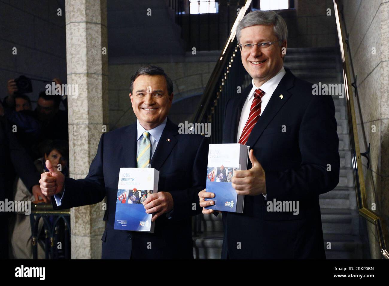 Bildnummer: 57750960  Datum: 29.03.2012  Copyright: imago/Xinhua (120330) -- OTTAWA, March 30, 2012 (Xinhua) -- Canada s Prime Minister Stephen Harper (R) and Finance Minister Jim Flaherty hold copies of the budget as they walk to the House of Commons to deliver the budget in Ottawa, March 29, 2012. The Canadian government announced a wide range of spending cuts and administrative streamlinings Thursday, promising to balance its budget by the 2015-2016 budget year. (Xinhua/David Kawai) (zyw) CANADA-OTTAWA-BUDGET-DELIVERY PUBLICATIONxNOTxINxCHN People Politik xdp x0x premiumd 2012 quer      577 Stock Photo