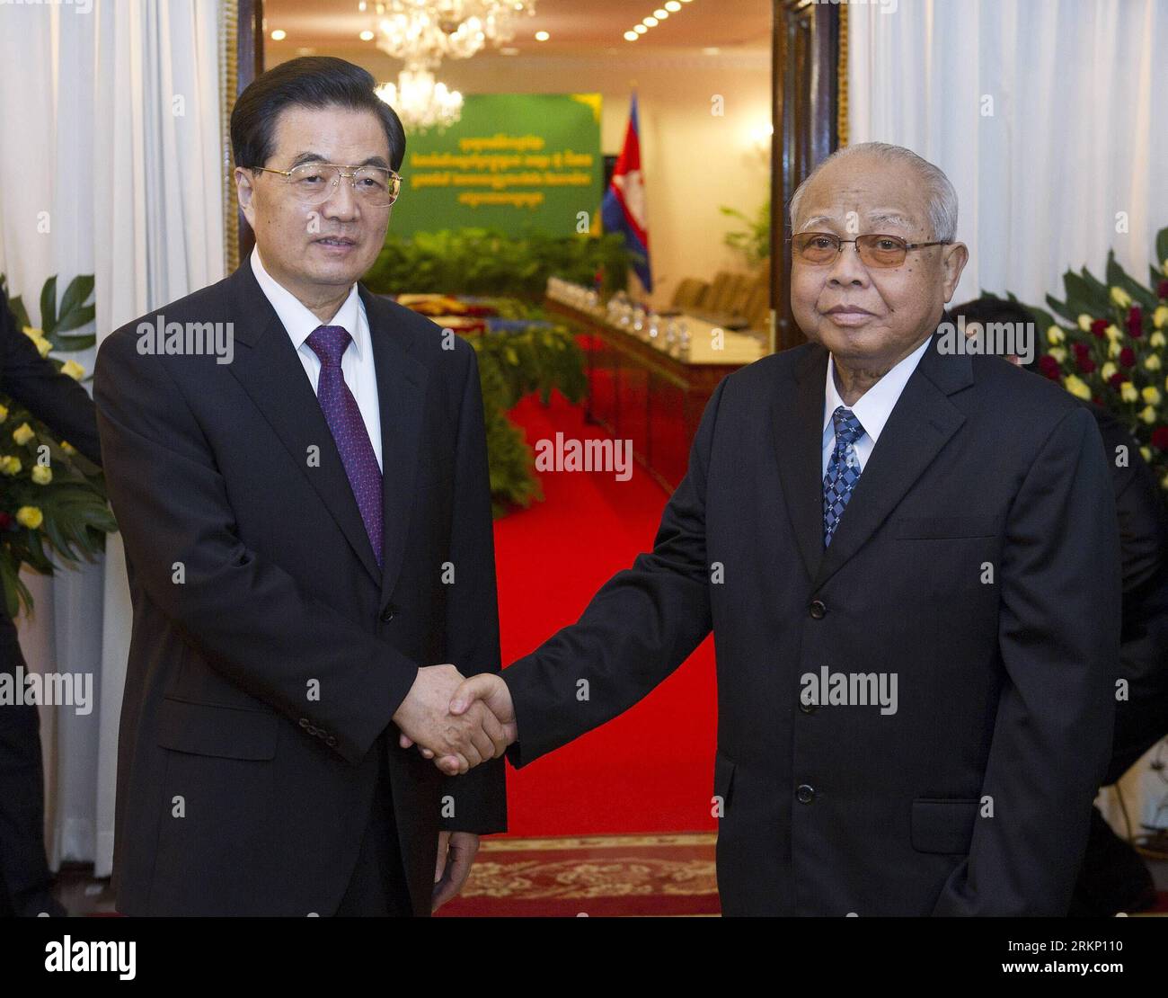 Chinese president hu jintao meets hi-res stock photography and