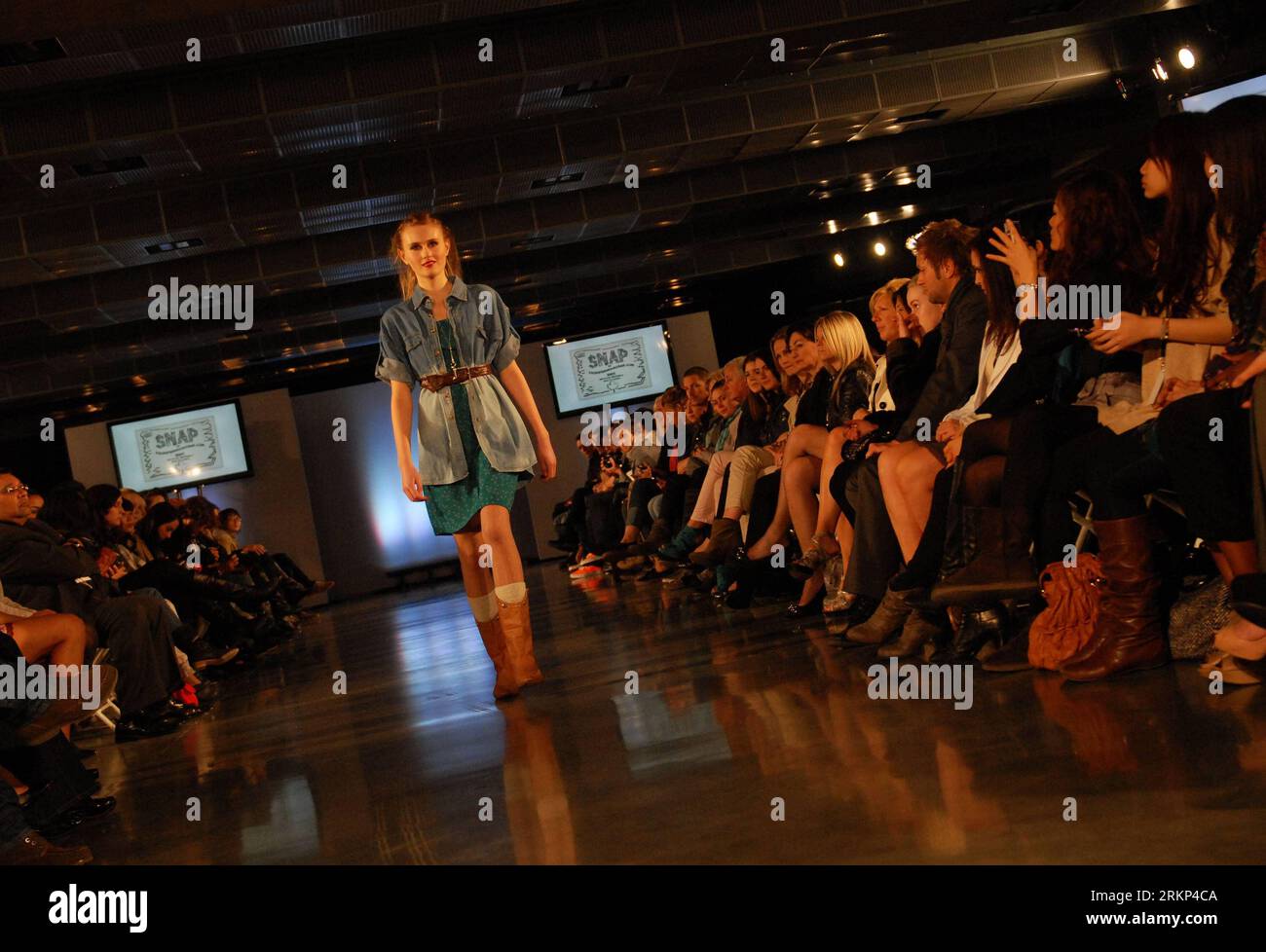 Mode designer hi-res stock photography and images - Page 20 - Alamy