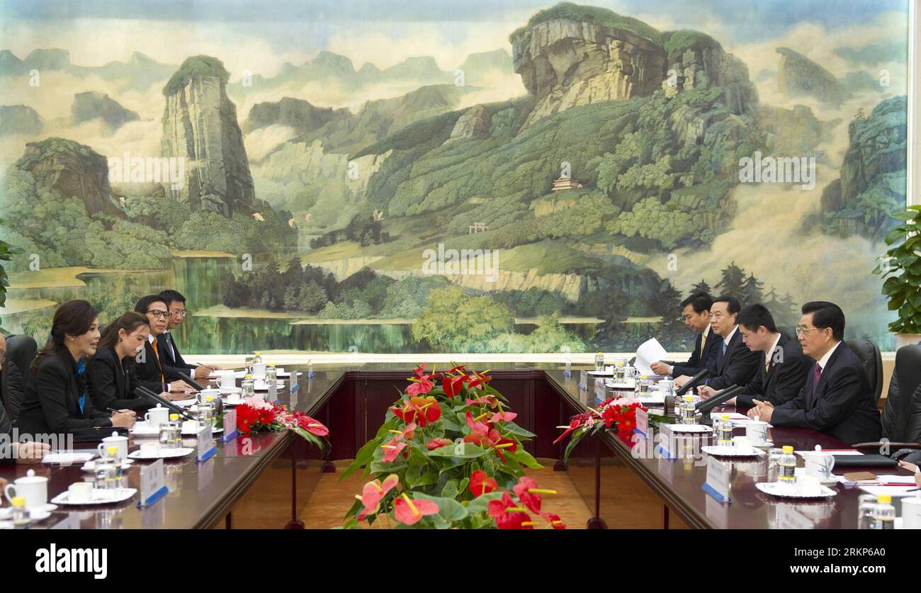 Bildnummer: 57909158  Datum: 18.04.2012  Copyright: imago/Xinhua (120418) -- BEIJING, April 18, 2012 (Xinhua) -- Chinese President Hu Jintao (1st R) meets with Thai Prime Minister Yingluck Shinawatra (1st L) in Beijing, capital of China, April 18, 2012. (Xinhua/Li Xueren) (lmm) CHINA-BEIJING-HU JINTAO-THAILAND-YINGLUCK-MEETING (CN) PUBLICATIONxNOTxINxCHN People Politik premiumd xbs x0x 2012 quer      57909158 Date 18 04 2012 Copyright Imago XINHUA  Beijing April 18 2012 XINHUA Chinese President HU Jintao 1st r Meets With Thai Prime Ministers Yingluck Shinawatra 1st l in Beijing Capital of Chin Stock Photo