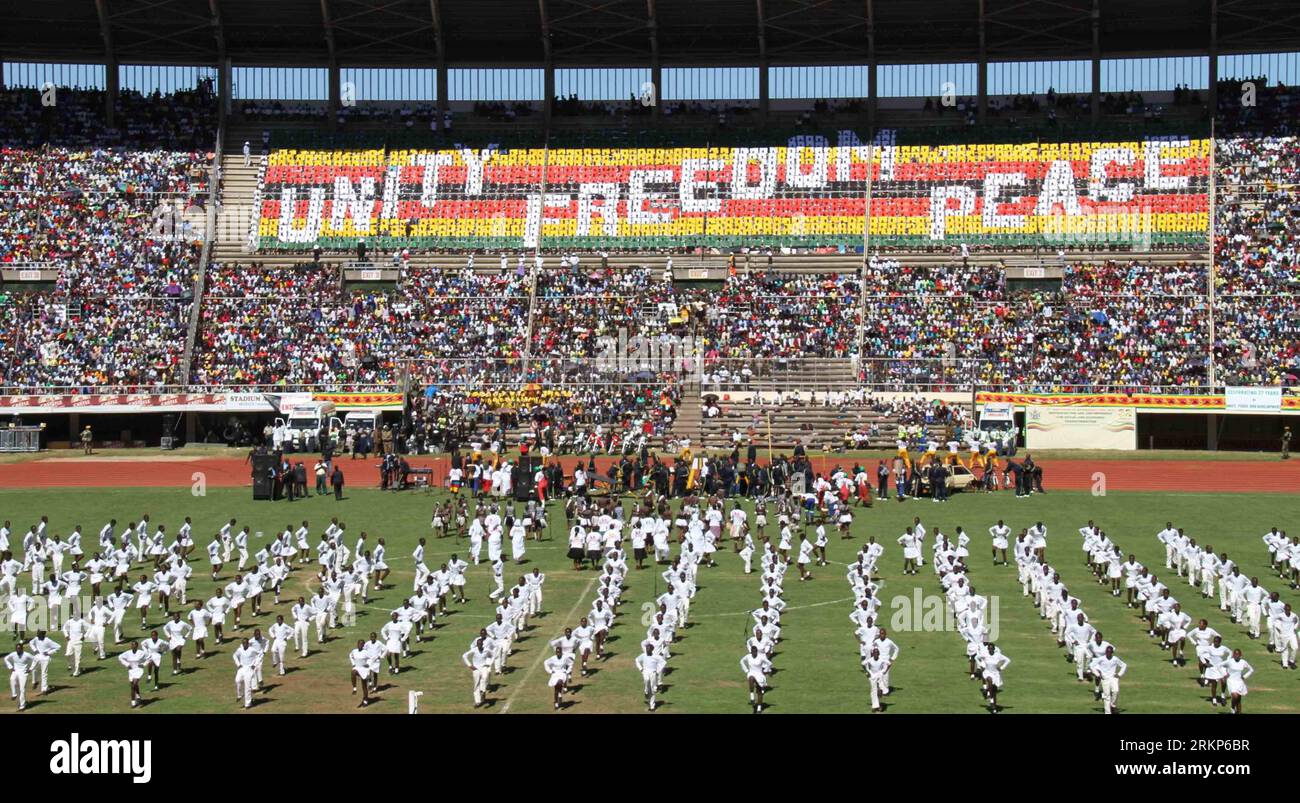 Bildnummer: 57910946  Datum: 18.04.2012  Copyright: imago/Xinhua (120418) -- HARARE, April 18, 2012 (Xinhua) -- Zimbabwean students perform in celebration of the 32nd anniversary of Zimbabwe s independence at the National Sports Stadium in Harare, capital of Zimbabwe, on April 18, 2012. The main celebrations of Zimbabwe s 32 years of independence took place at the National Sports Stadium in Harare Wednesday, with the theme being indigenization and empowerment for social and economic transformation . (Xinhua/Li Ping) (zjl) ZIMBABWE-HARARE-32ND ANNIVERSARY-INDEPENDENCE PUBLICATIONxNOTxINxCHN Pol Stock Photo