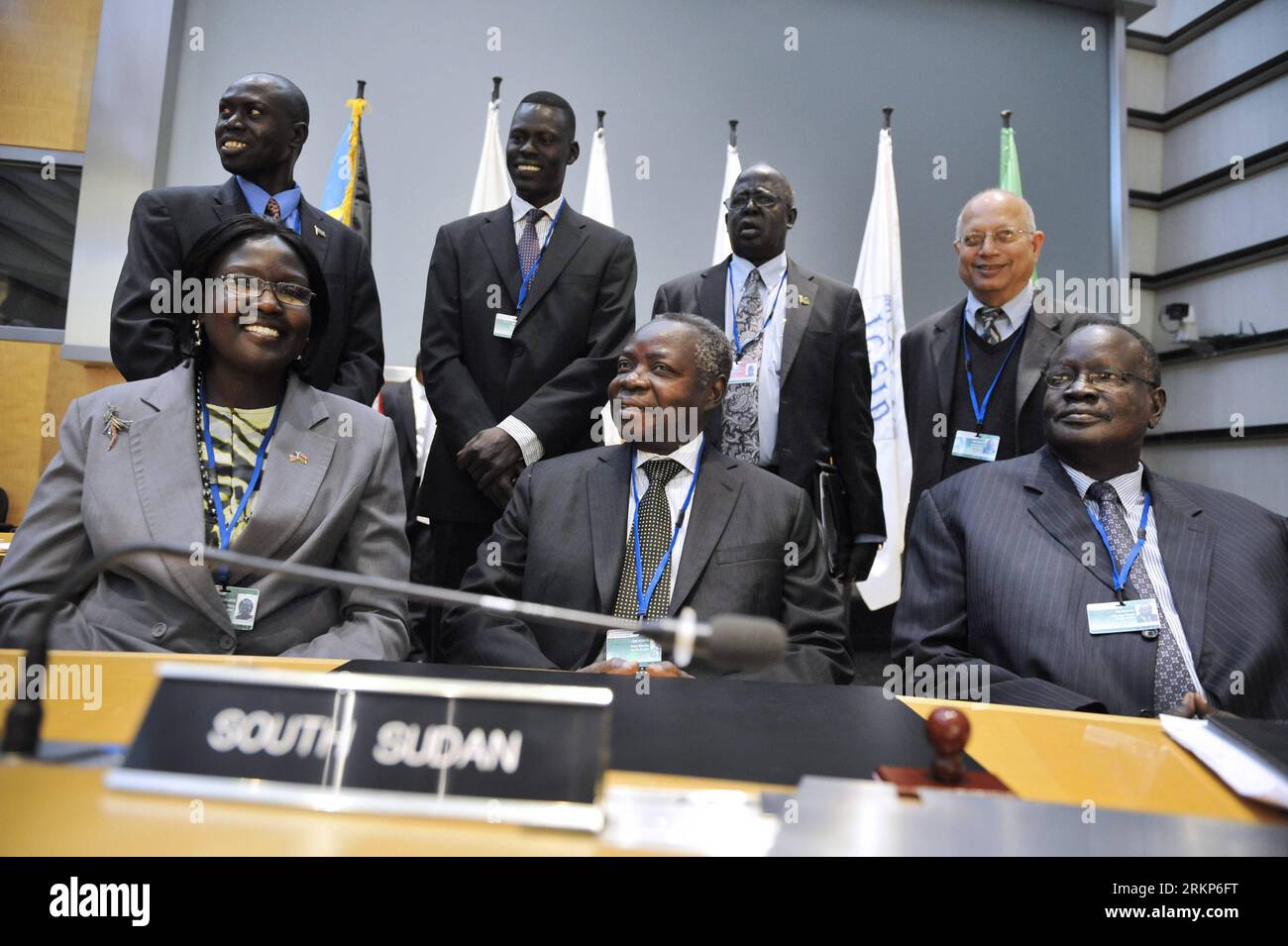 Bildnummer: 57911928  Datum: 18.04.2012  Copyright: imago/Xinhua (120418) -- WASHINGTON, April 18, 2012 (Xinhua) -- Members of South Sudan s delegation, led by Minister of Finance and Economic Planning Kosti Manibe Ngai (C front), pose for a photo during a ceremony signing the Articles of Agreement and Conventions of the World Bank Group at its headquarters in Washington D.C., capital of the United States, April 18, 2012. The Republic of South Sudan on Wednesday became the newest member of the World Bank Group (WBG) and also joined the International Monetary Fund (IMF). (Xinhua/Zhang Jun)(zx) Stock Photo
