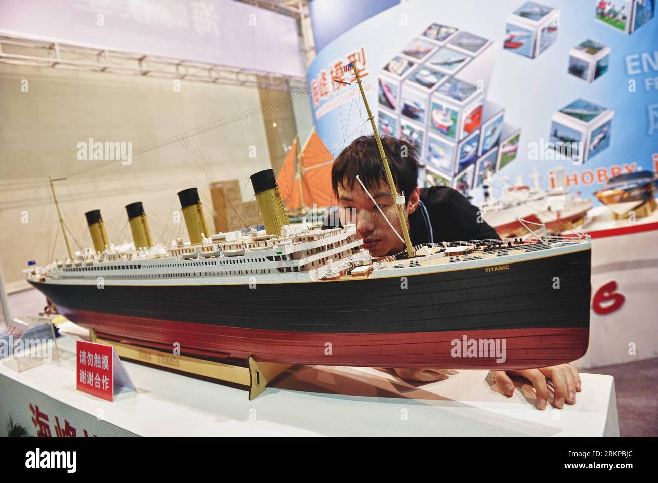 イメージ画像 Model of titanic ship hi-res stock photography and images - Alamy