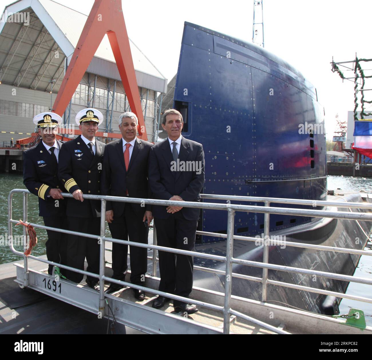 Dolphin class submarine hi-res stock photography and images - Alamy
