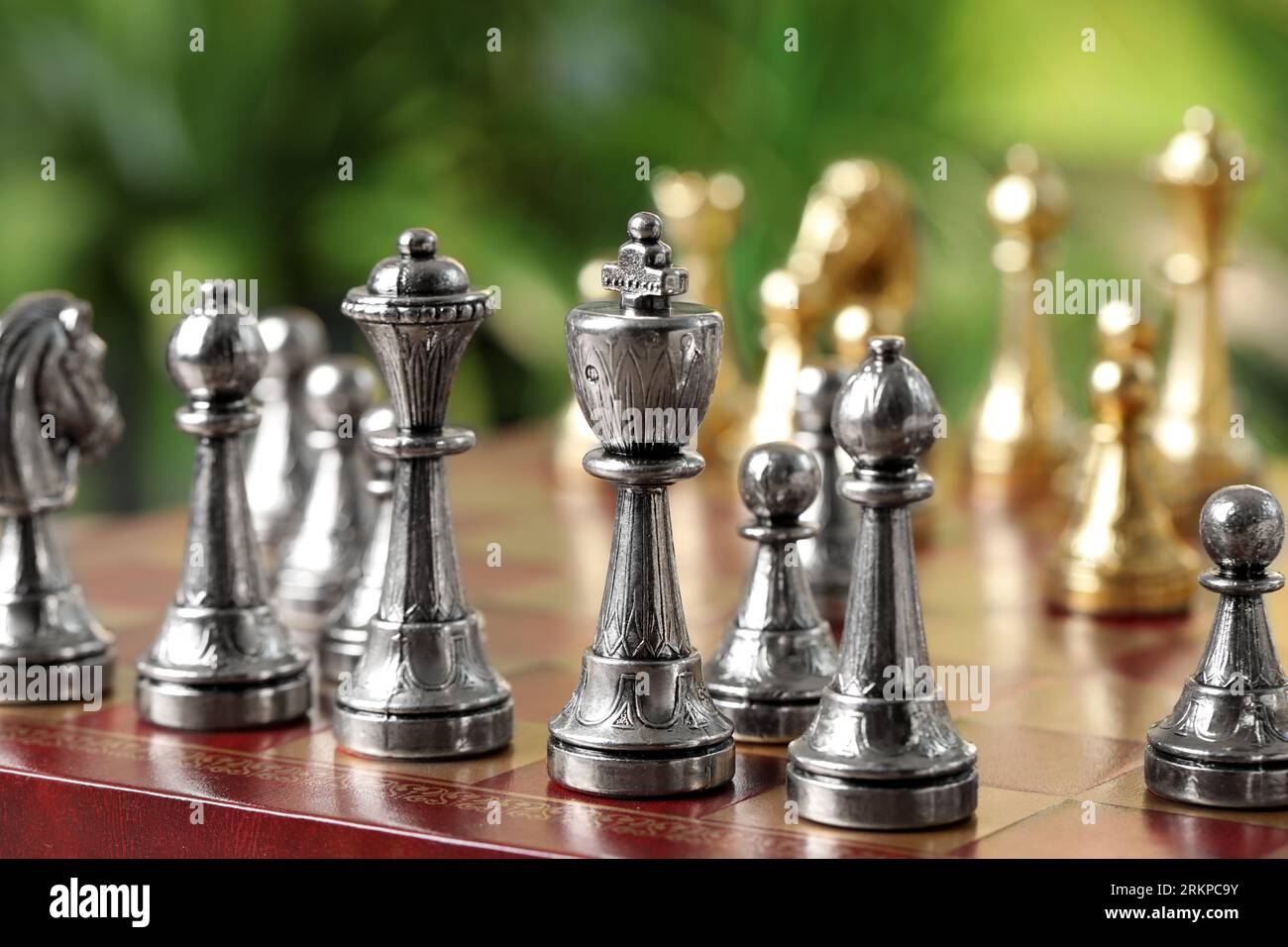 Silver king chess set hi-res stock photography and images - Alamy