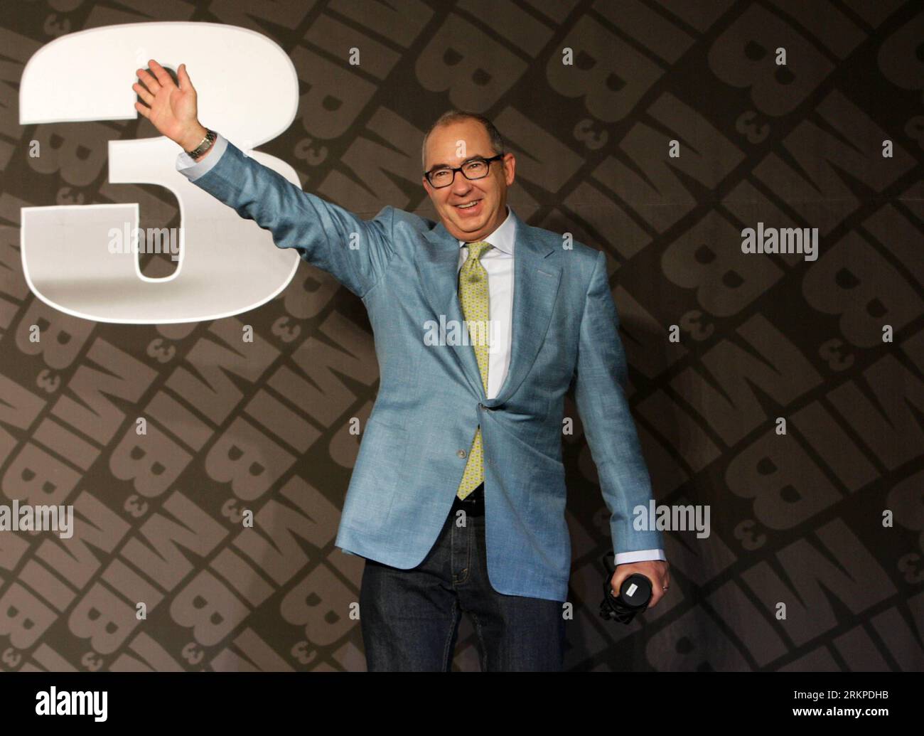 (120507) -- SEOUL, MAY 7, 2012. (Xinhua) -- U.S. director Barry Sonnenfeld attends the world premiere press conference to promote his latest movie MIB3 (Men in Black 3) in Seoul, South Korea, on May 7, 2012. (Xinhua/Park Jin hee) SOUTH KOREA-SEOUL-MOVIE-MEN IN BLACK 3 PUBLICATIONxNOTxINxCHN Stock Photo