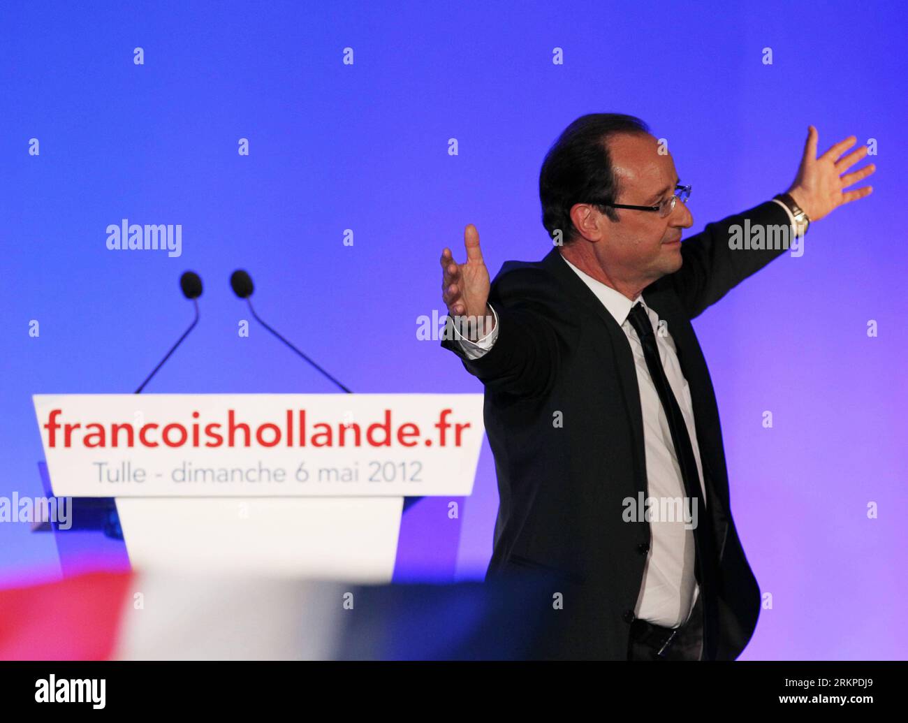 Bildnummer: 57962367  Datum: 06.05.2012  Copyright: imago/Xinhua (120506) -- TULLE, May 6, 2012 (Xinhua) -- France s Socialist Party s candidate Francois Hollande gestures to his supporters during a rally after he defeated incumbent French President Nicolas Sarkozy in Sunday s decisive presidential runoff, in Tulle, southern France, May 6, 2012. Francois Hollande said he feels proud of bringing hope to France and that change will start from now in an address to his supporters on Sunday night after the presidential election. (Xinhua/Gao Jing) (zx) FRANCE-TULLE-HOLLANDE-VICTORY PUBLICATIONxNOTxI Stock Photo