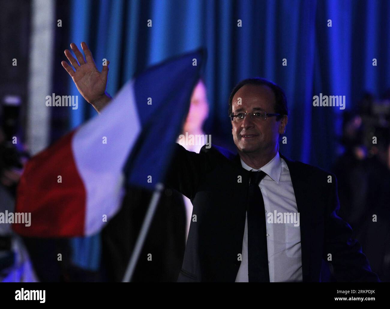 Bildnummer: 57962363  Datum: 06.05.2012  Copyright: imago/Xinhua (120506) -- TULLE, May 6, 2012 (Xinhua) -- France s Socialist Party s candidate Francois Hollande gestures to his supporters during a rally after he defeated incumbent French President Nicolas Sarkozy in Sunday s decisive presidential runoff, in Tulle, southern France, May 6, 2012. Francois Hollande said he feels proud of bringing hope to France and that change will start from now in an address to his supporters on Sunday night after the presidential election. (Xinhua/Gao Jing) (zx) FRANCE-TULLE-HOLLANDE-VICTORY PUBLICATIONxNOTxI Stock Photo