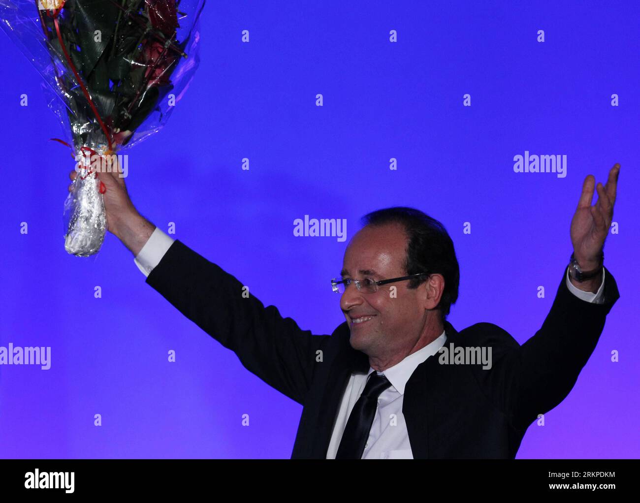 Bildnummer: 57962365  Datum: 06.05.2012  Copyright: imago/Xinhua (120506) -- TULLE, May 6, 2012 (Xinhua) -- France s Socialist Party s candidate Francois Hollande gestures to his supporters during a rally after he defeated incumbent French President Nicolas Sarkozy in Sunday s decisive presidential runoff, in Tulle, southern France, May 6, 2012. Francois Hollande said he feels proud of bringing hope to France and that change will start from now in an address to his supporters on Sunday night after the presidential election. (Xinhua/Gao Jing) (zx) FRANCE-TULLE-HOLLANDE-VICTORY PUBLICATIONxNOTxI Stock Photo