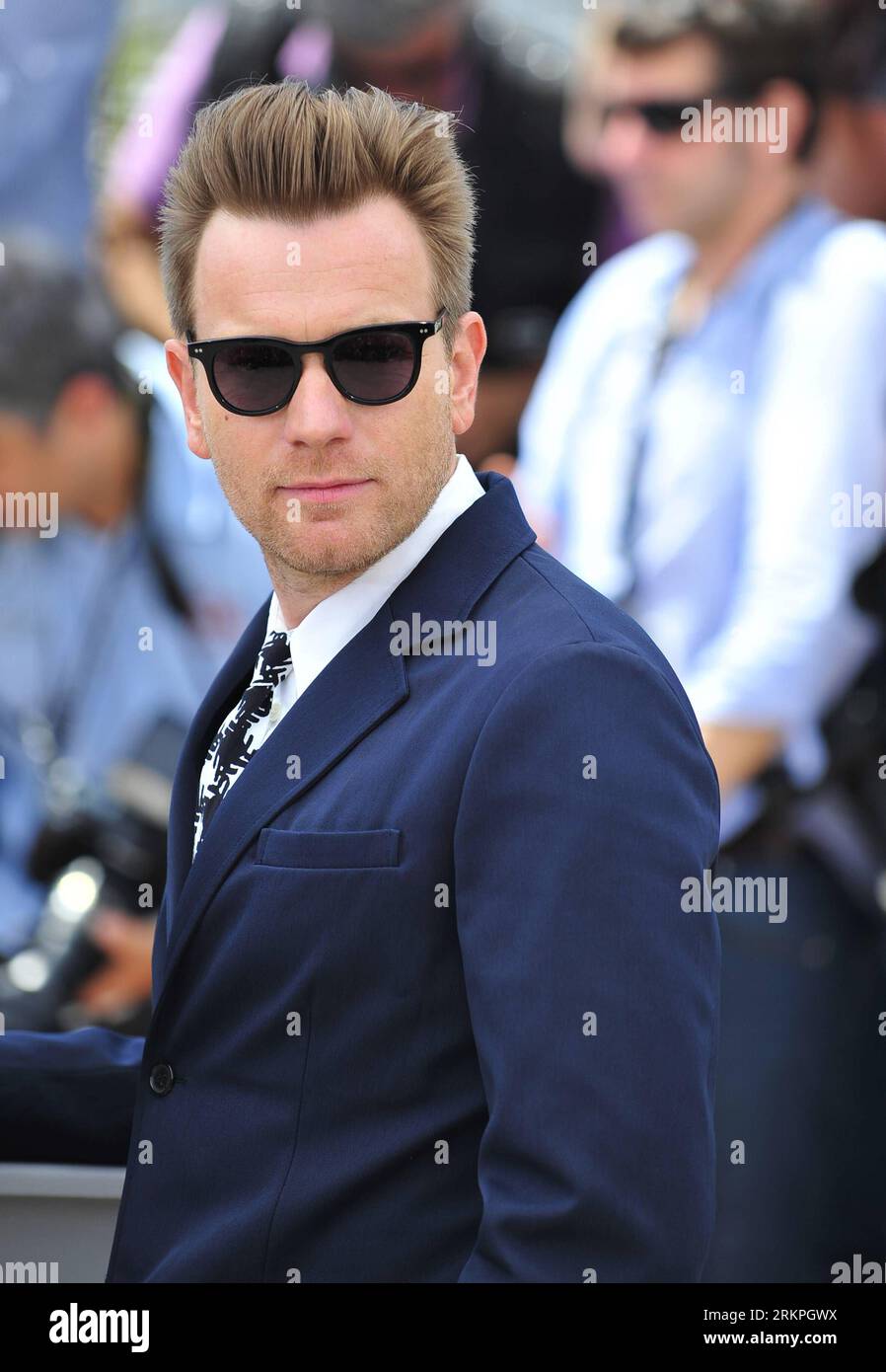 Bildnummer: 57995602  Datum: 16.05.2012  Copyright: imago/Xinhua (120516) -- CANNES, May 16, 2012 (Xinhua) -- The feature film jury of the 65th Cannes Film Festival, British actor Ewan Mc Gregor poses for photos during a photocall in Cannes, southern France, on May 16, 2012. The festival kicked off here on Wednesday. (Xinhua/Ye Pingfan) (zjl) RANCE-CANNES-FILM FESTIVAL-PHOTOCALL-JURY PUBLICATIONxNOTxINxCHN Kultur Entertainment People Film 65. Internationale Filmfestspiele Cannes Photocall Porträt x0x xst 2012 hoch Aufmacher premiumd      57995602 Date 16 05 2012 Copyright Imago XINHUA  Cannes Stock Photo