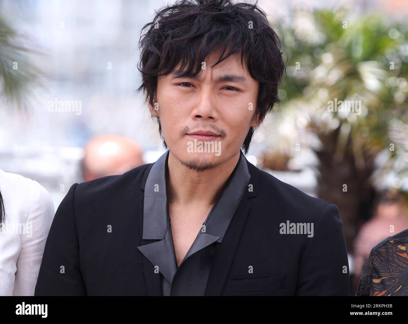 Bildnummer: 57998204  Datum: 17.05.2012  Copyright: imago/Xinhua (120517) -- CANNES, May 17, 2012 (Xinhua) -- Chinese actor Qin Hao poses for photos during a photocall for Chinese film MYSTERY , opening film for Un Certain Regard , at the 65th Cannes Film Festival, southern France, May 17, 2012. (Xinhua/Gao Jing) (zyw) FRANCE-CANNES-FILM FESTIVAL-PHOTOCALL-MYSTERY PUBLICATIONxNOTxINxCHN People Kultur Entertainment Film Filmfestival Festival 65 Cannes xjh x0x premiumd 2012 quer      57998204 Date 17 05 2012 Copyright Imago XINHUA  Cannes May 17 2012 XINHUA Chinese Actor Qin Hao Poses for Photos Stock Photo