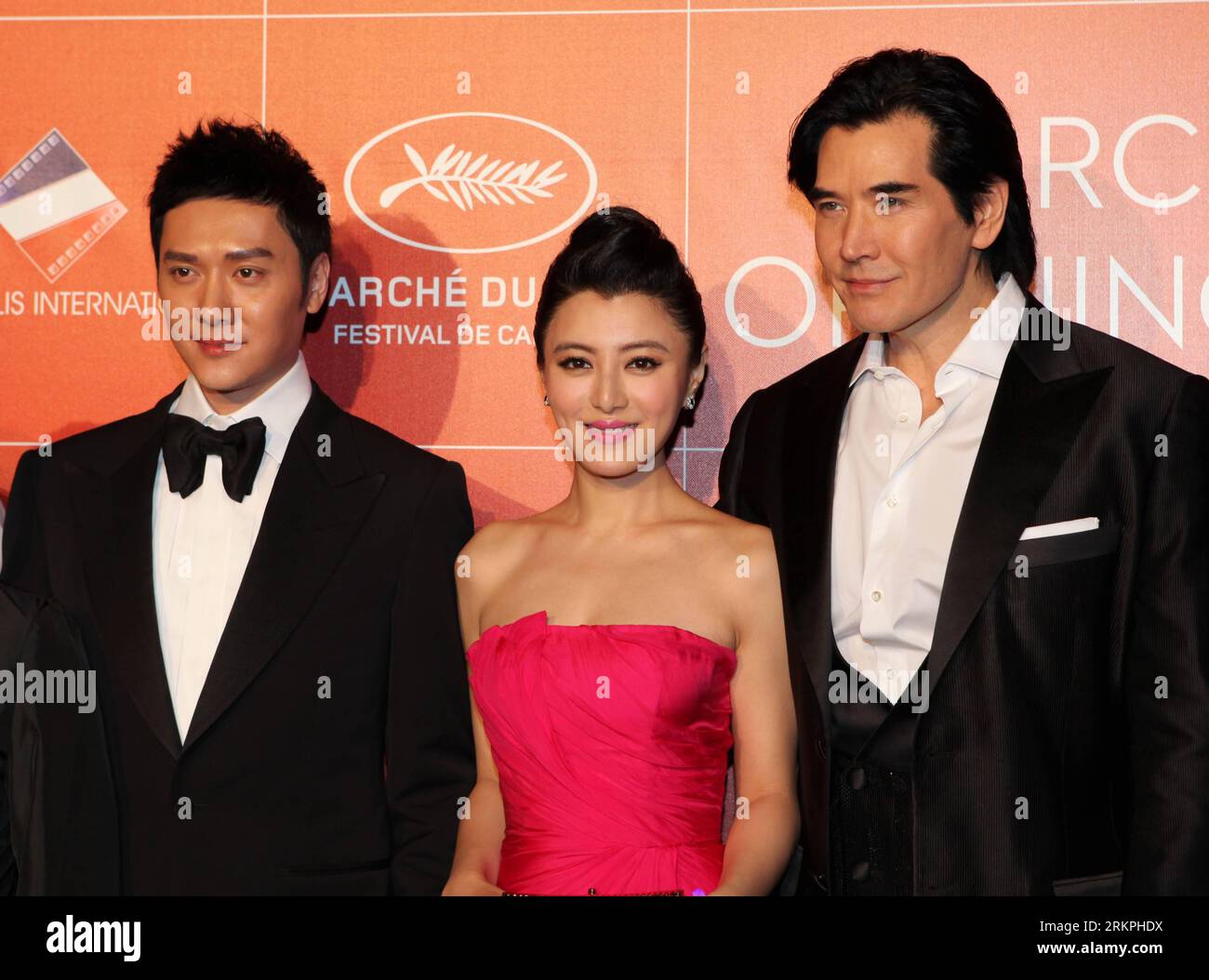 Bildnummer: 58000254 Datum: 17.05.2012 Copyright: imago/Xinhua (120518) --  CANNES, May 18, 2012 (Xinhua) -- (L to R) Feng Shaofeng, Chen Tingjia and Fei  Xiang attend the Marche du Film opening night during