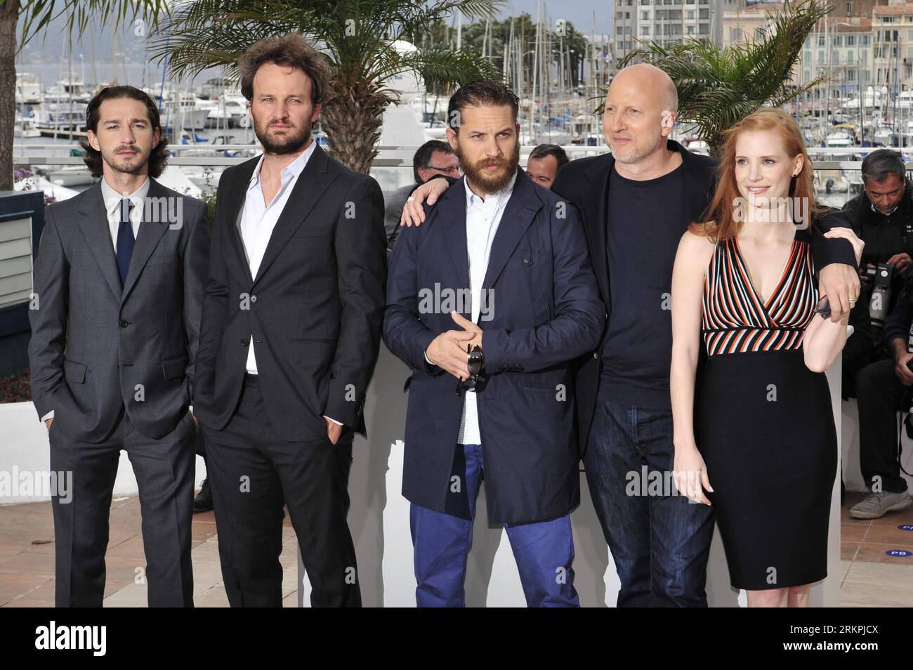 Bildnummer: 58005884  Datum: 19.05.2012  Copyright: imago/Xinhua (120519) -- CANNES, May 19, 2012 (Xinua) -- (From L to R) Actor Shia Labeouf, Jason Clarke, Tom Hardy, director John, Hillcoat and actress Jessica Chastain, cast memebers of the film Lawless , pose for photos during a photocall at the 65th Cannes Film Festival, in Cannes, southern France, May 19, 2012. (Xinhua/Ye Pingfan) (dzl) FRANCE-CANNES FILM FESTIVAL-PHOTOCALL-LAWLESS PUBLICATIONxNOTxINxCHN People Kultur Entertainment Film Filmfestival Filmfestspiele 65 xda x0x premiumd 2012 quer      58005884 Date 19 05 2012 Copyright Imago Stock Photo