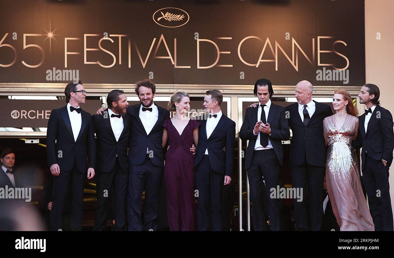 Bildnummer: 58006912  Datum: 19.05.2012  Copyright: imago/Xinhua (120519) -- CANNES, May 19, 2012 (Xinhua) -- Cast members (L-R) English-born Australian actor Guy Pearce, British actor Tom Hardy, U.S. actor Jason Clarke, Australian actress Mia Wasikowska, U.S. actor Dane Dehaan, Australian musician and screenwriter Nick Cave, Australian director John Hillcoat, U.S. actress Jessica Chastain and U.S. actor Shia LaBeouf attend the premiere for the American film Lawless at the 65th Cannes Film Festival, southern France, May 19, 2012. (Xinhua/Gao Jing) FRANCE-CANNES-FILM FESTIVAL-LAWLESS-PREMIERE P Stock Photo
