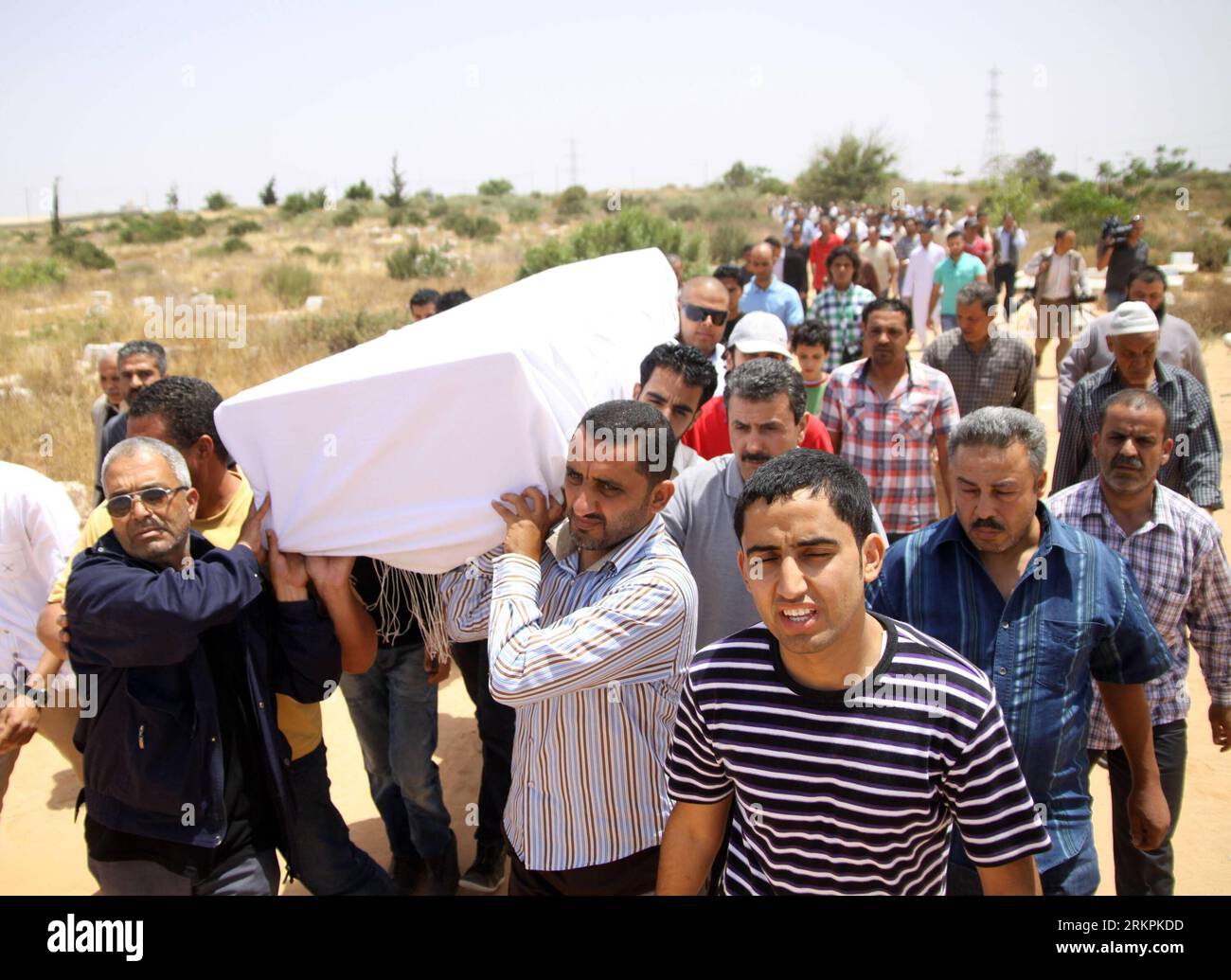 Bildnummer: 58013860  Datum: 21.05.2012  Copyright: imago/Xinhua (120521) -- TRIPOLI, May 21, 2012 (Xinhua) -- Relatives and friends carry the body of Abdelbaset Ali Mohmet al-Megrahi, the only person convicted in the case of the Lockerbie bombing in 1988 that killed 270 people, during his funeral in Janzur, a suburb west of the Libyan capital Tripoli on May 21, 2012. (Xinhua/Hamza Turkia) (srb) LIBYA-TRIPOLI-LOCKERBIE ATTACK-MEGRAHI PUBLICATIONxNOTxINxCHN People Politik Beerdigung Trauerfeier Lockerbie Attentäter Attentat x0x xst premiumd 2012 quer      58013860 Date 21 05 2012 Copyright Imag Stock Photo