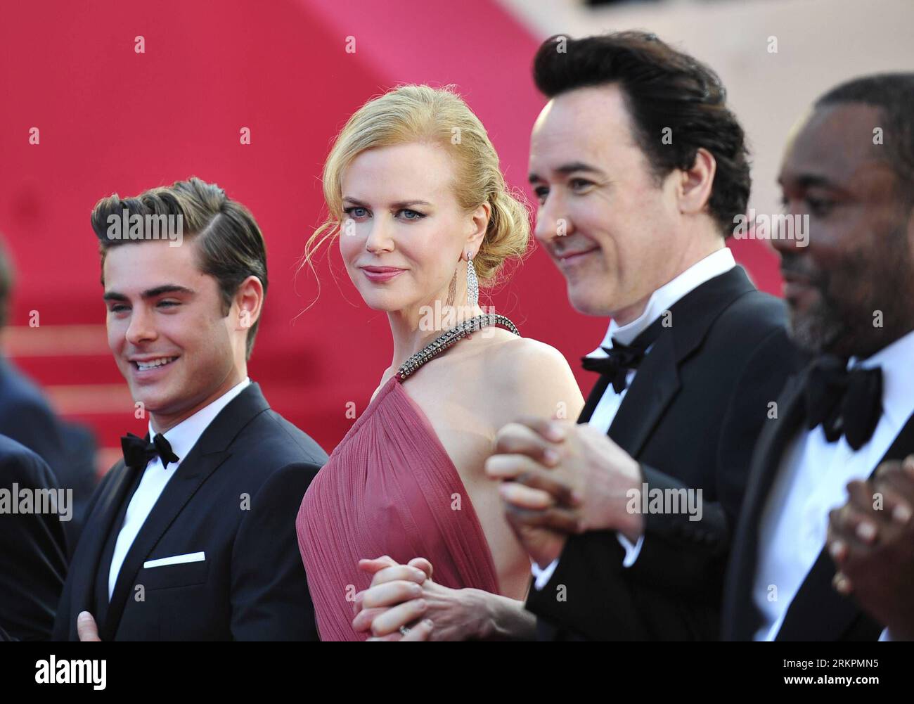 Bildnummer: 58027677  Datum: 24.05.2012  Copyright: imago/Xinhua (120524) -- CANNES, May 24, 2012 (Xinhua) -- (L to R) Cast members of The Paperboy , U.S. actor Zac Efron, Australian actress Nicole Kidman, U.S. actor John Cusack and U.S. director Lee Daniels arrive for its premiere at the 65th Cannes Film Festival in Cannes, southern France, May 24, 2012. (Xinhua/Ye Pingfan) FRANCE-CANNES-FILM FESTIVAL-PREMIERE-PAPERBOY PUBLICATIONxNOTxINxCHN Kultur Entertainment People Film 65. Internationale Filmfestspiele Cannes Filmpremiere Premiere x0x xub 2012 quer premiumd      58027677 Date 24 05 2012 Stock Photo