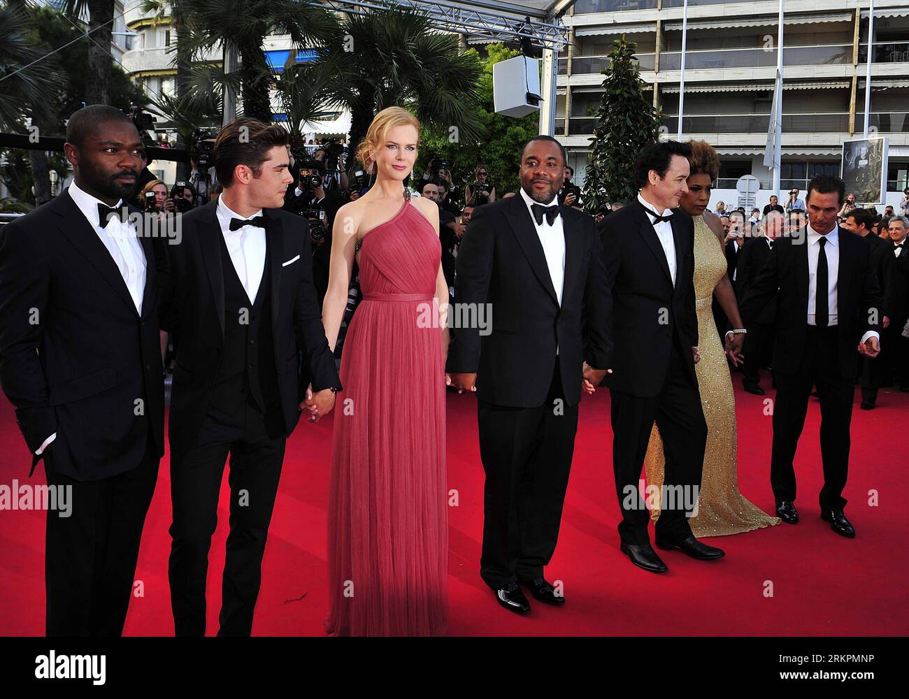 Bildnummer: 58027678  Datum: 24.05.2012  Copyright: imago/Xinhua (120524) -- CANNES, May 24, 2012 (Xinhua) -- Cast members of The Paperboy arrive for its premiere at the 65th Cannes Film Festival in Cannes, southern France, May 24, 2012. (Xinhua/Ye Pingfan) FRANCE-CANNES-FILM FESTIVAL-PREMIERE-PAPERBOY PUBLICATIONxNOTxINxCHN Kultur Entertainment People Film 65. Internationale Filmfestspiele Cannes Filmpremiere Premiere x0x xub 2012 quer premiumd      58027678 Date 24 05 2012 Copyright Imago XINHUA  Cannes May 24 2012 XINHUA Cast Members of The Paperboy Arrive for its Premiere AT The 65th Canne Stock Photo