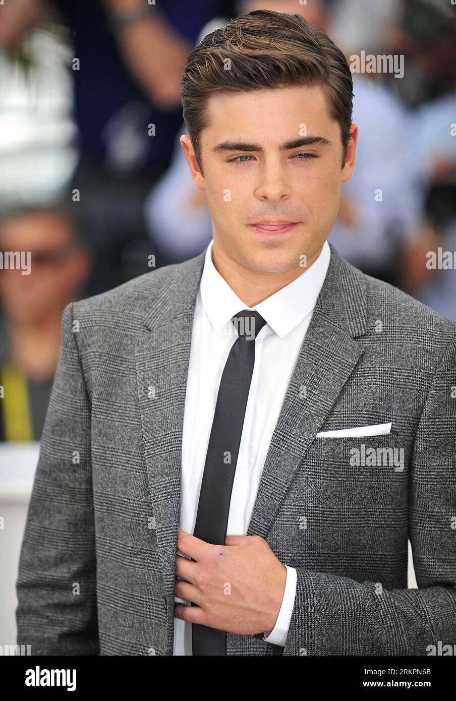 Bildnummer: 58030787  Datum: 24.05.2012  Copyright: imago/Xinhua (120524) -- CANNES, May 24, 2012 (Xinhua) -- Actor Zac Efron poses during a photocall for the film The Paperboy directed by Lee Daniels, at the 65th Cannes Film Festival, in Cannes, southern France, May 24, 2012. (Xinhua/Ye Pingfan)(srb) FRANCE-CANNES-FILM FESTIVAL-PHOTOCALL PUBLICATIONxNOTxINxCHN Kultur Entertainment People Film 65. Internationale Filmfestspiele Cannes Porträt x0x xkg 2012 hoch      58030787 Date 24 05 2012 Copyright Imago XINHUA  Cannes May 24 2012 XINHUA Actor Zac Efron Poses during a photo call for The Film T Stock Photo